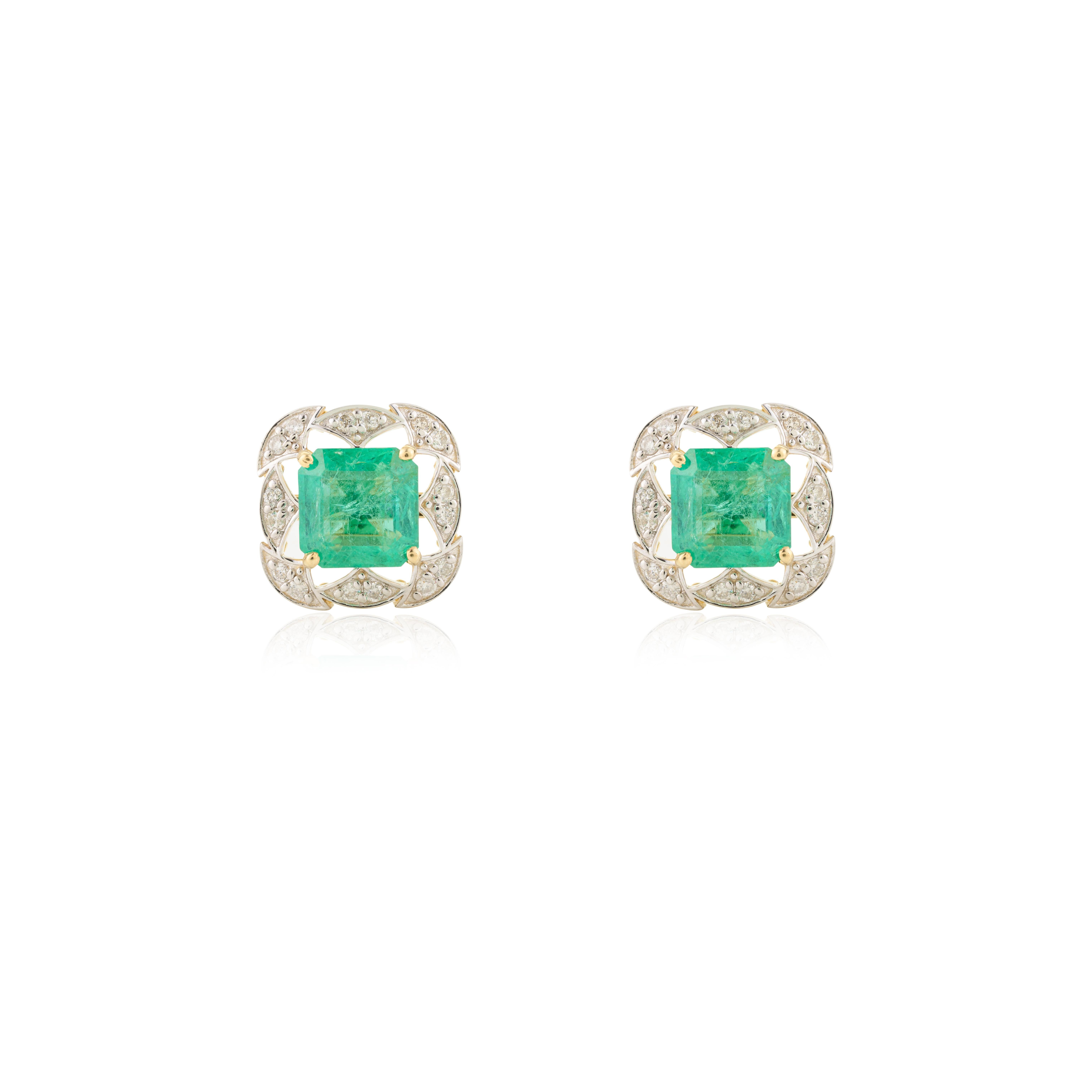 Art Deco 3.18 Carats Cushion Emerald Diamond Statement Stud Earrings in 18k Yellow Gold For Sale
