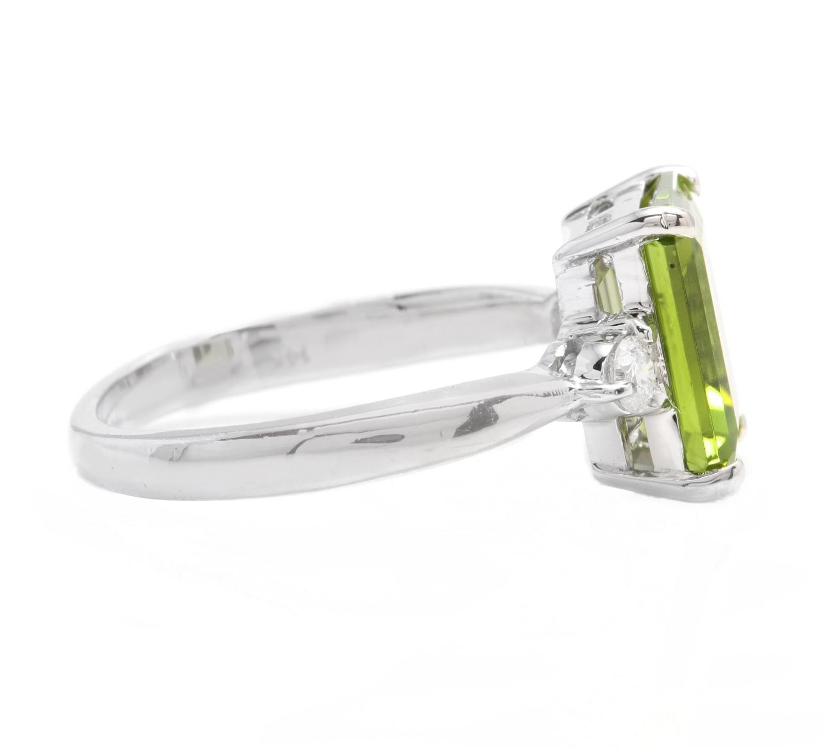 Anillo de oro blanco macizo de 14k con peridoto natural y diamantes de 3,18 quilates Corte mixto en venta
