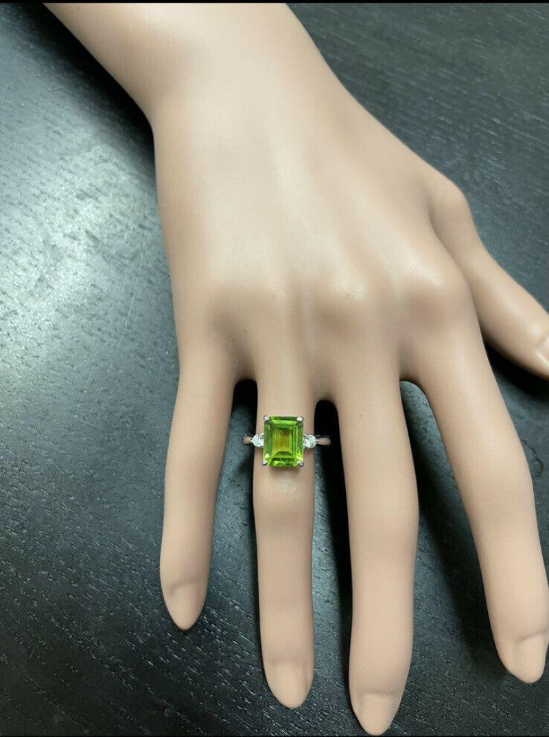 3.18 Carat Natural Peridot and Diamond 14k Solid Yellow Gold Ring In New Condition For Sale In Los Angeles, CA