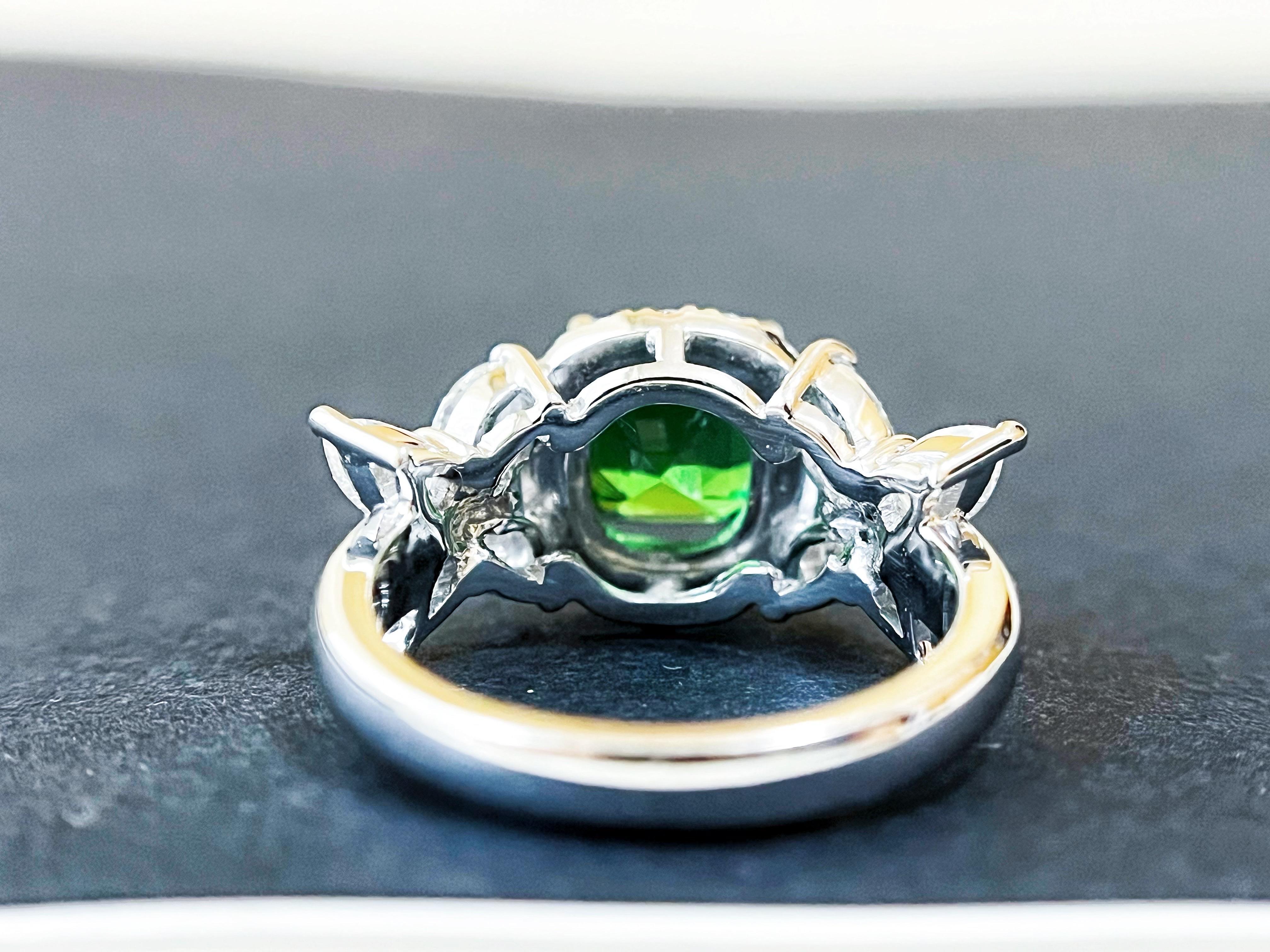 3,18 carati di tsavorite naturale certificata, di colore verde intenso e quasi pulita, Anello in oro 18 carati in vendita 9