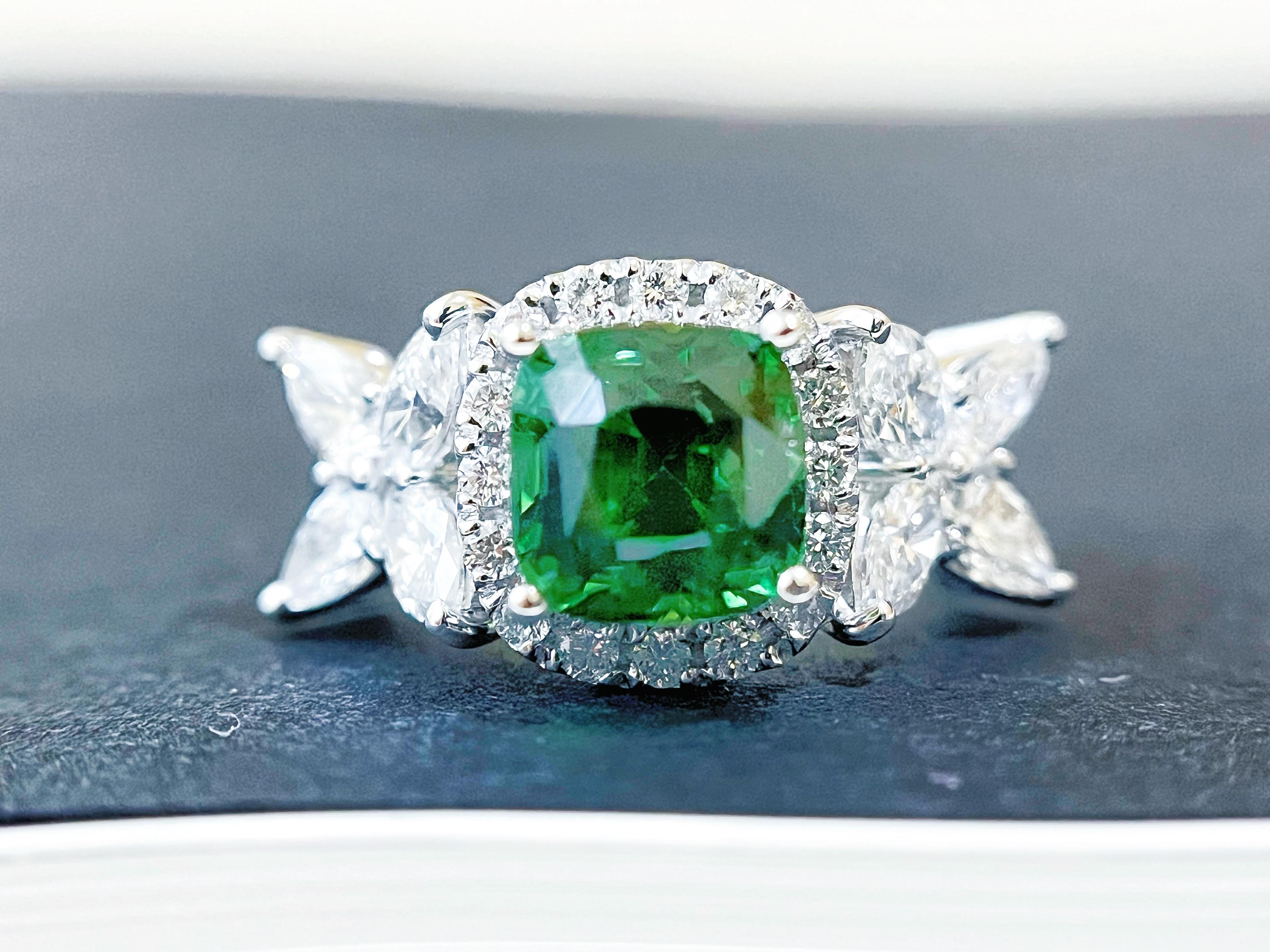 3,18 carati di tsavorite naturale certificata, di colore verde intenso e quasi pulita, Anello in oro 18 carati in vendita 12