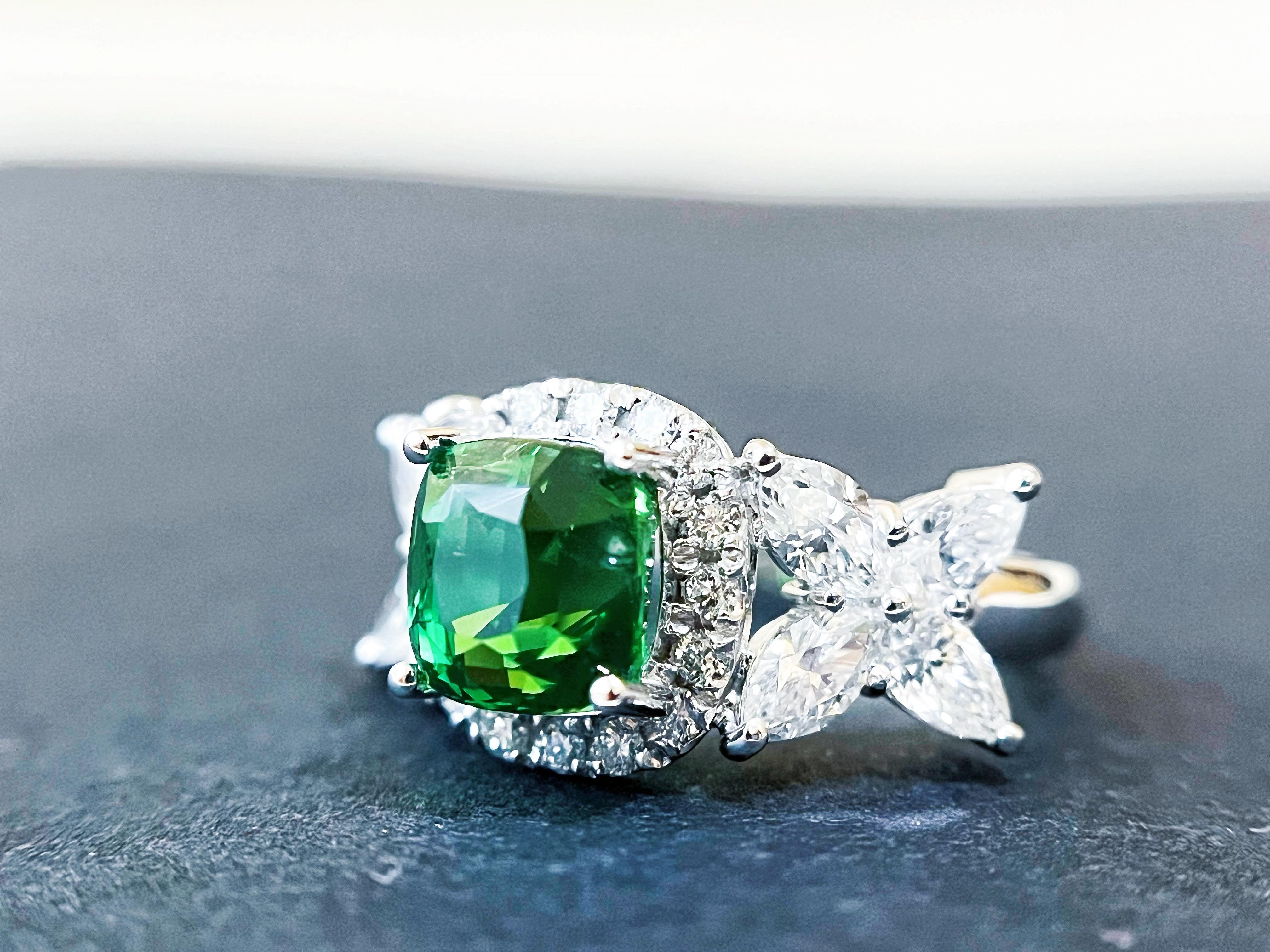 3,18 carati di tsavorite naturale certificata, di colore verde intenso e quasi pulita, Anello in oro 18 carati in vendita 13