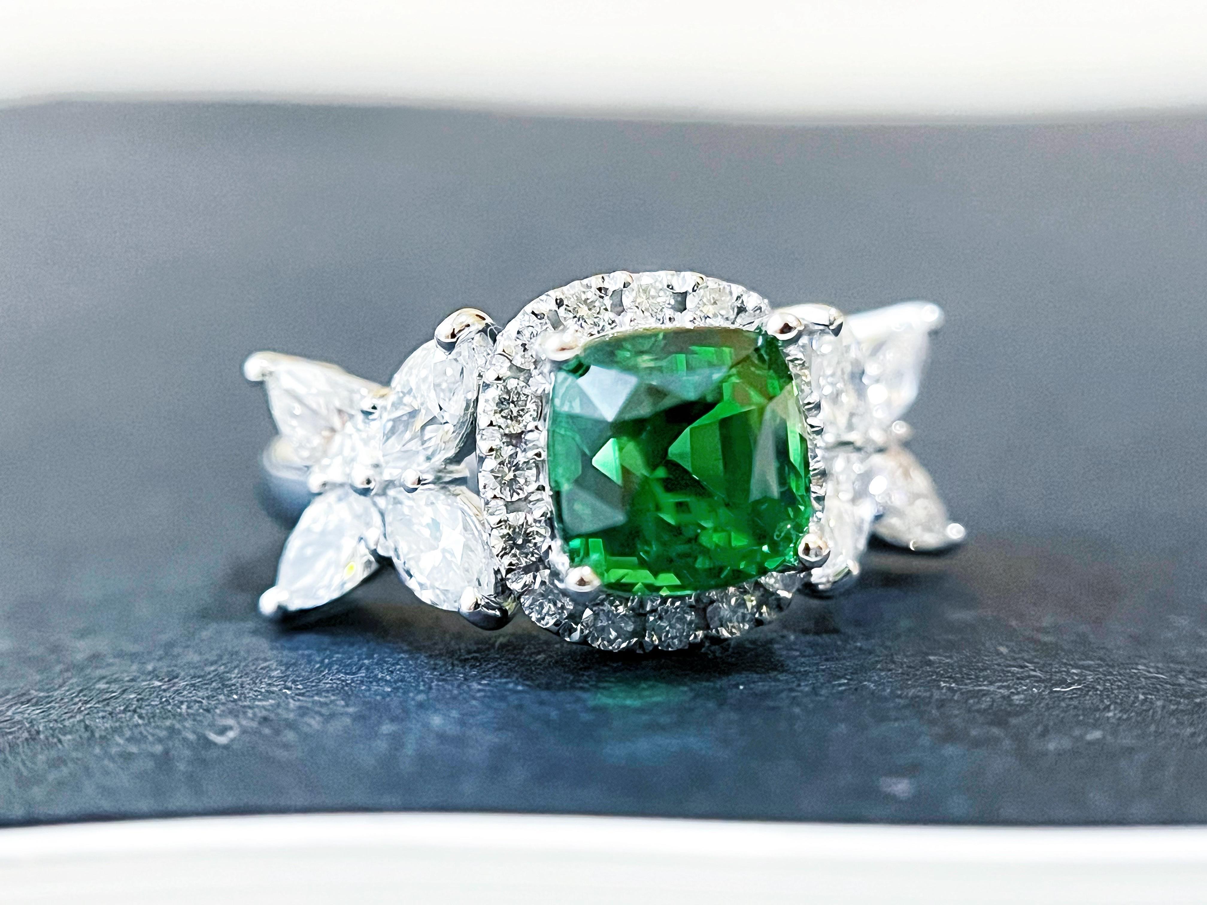 3,18 carati di tsavorite naturale certificata, di colore verde intenso e quasi pulita, Anello in oro 18 carati in vendita 14