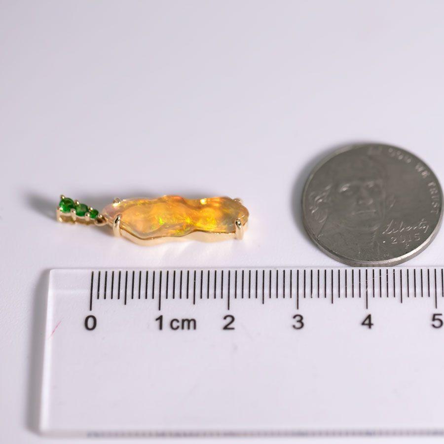 Women's or Men's 3.18 ct Fire Opal, Tsavorite Pendant Necklace 18K Yellow Gold For Sale