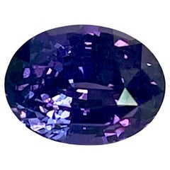 Saphir violet ovale 3,18 carats certifié par le laboratoire CDC 