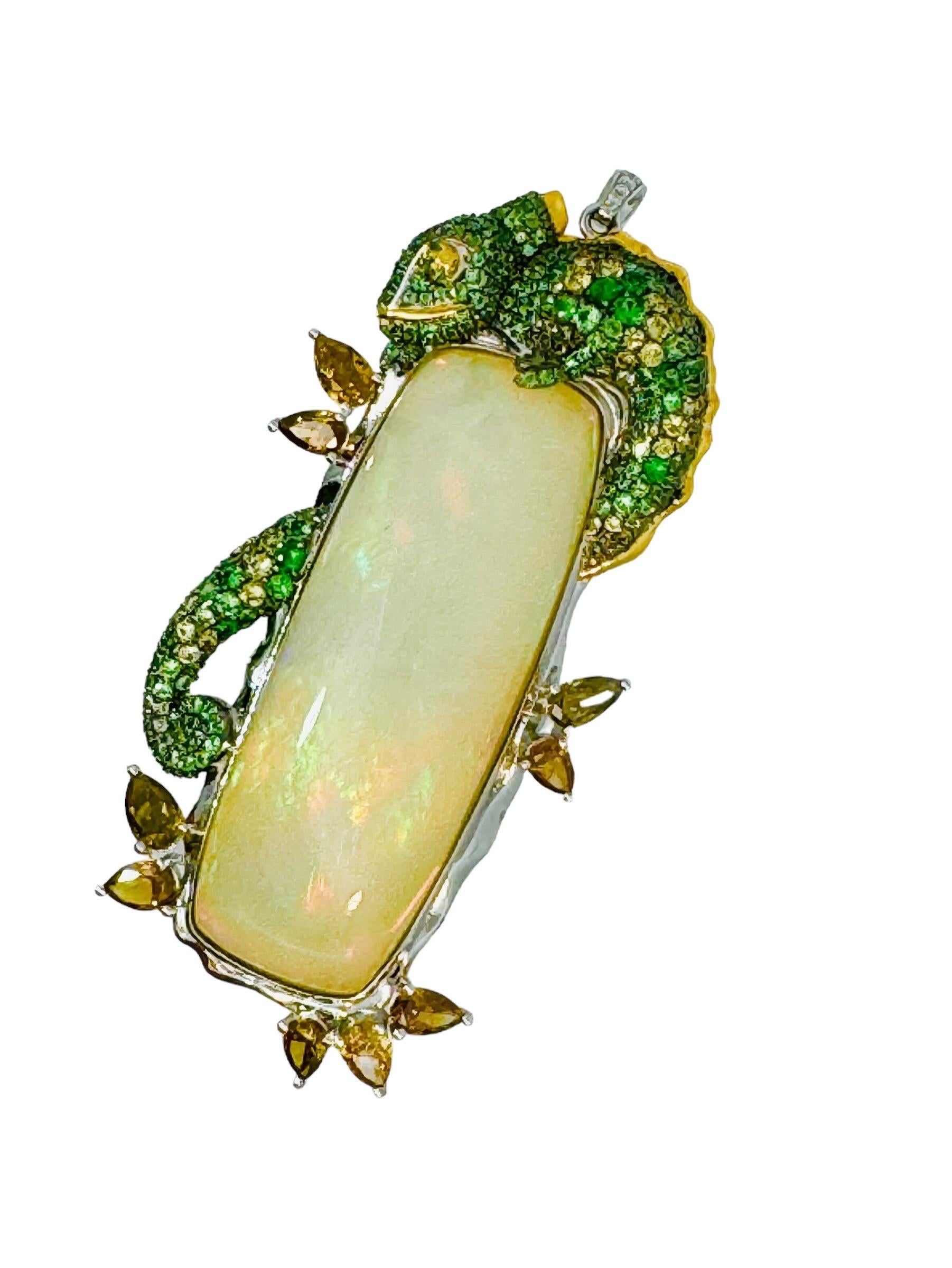 Pendentif Chameleon en opale 31,84 carats avec diamants, saphirs et tsavorites Neuf - En vente à COTTESLOE, AU
