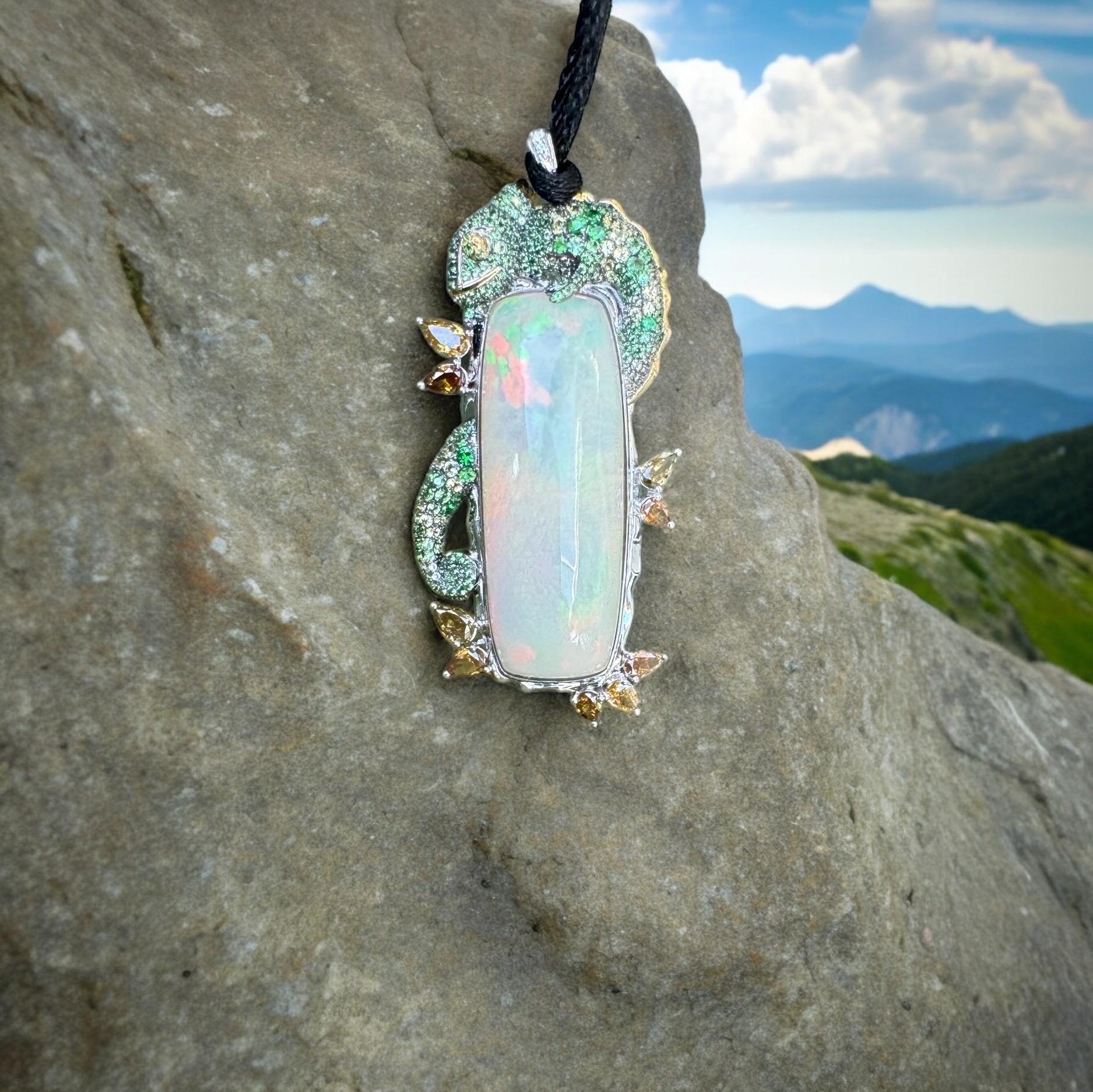 Pendentif Chameleon en opale 31,84 carats avec diamants, saphirs et tsavorites en vente 2