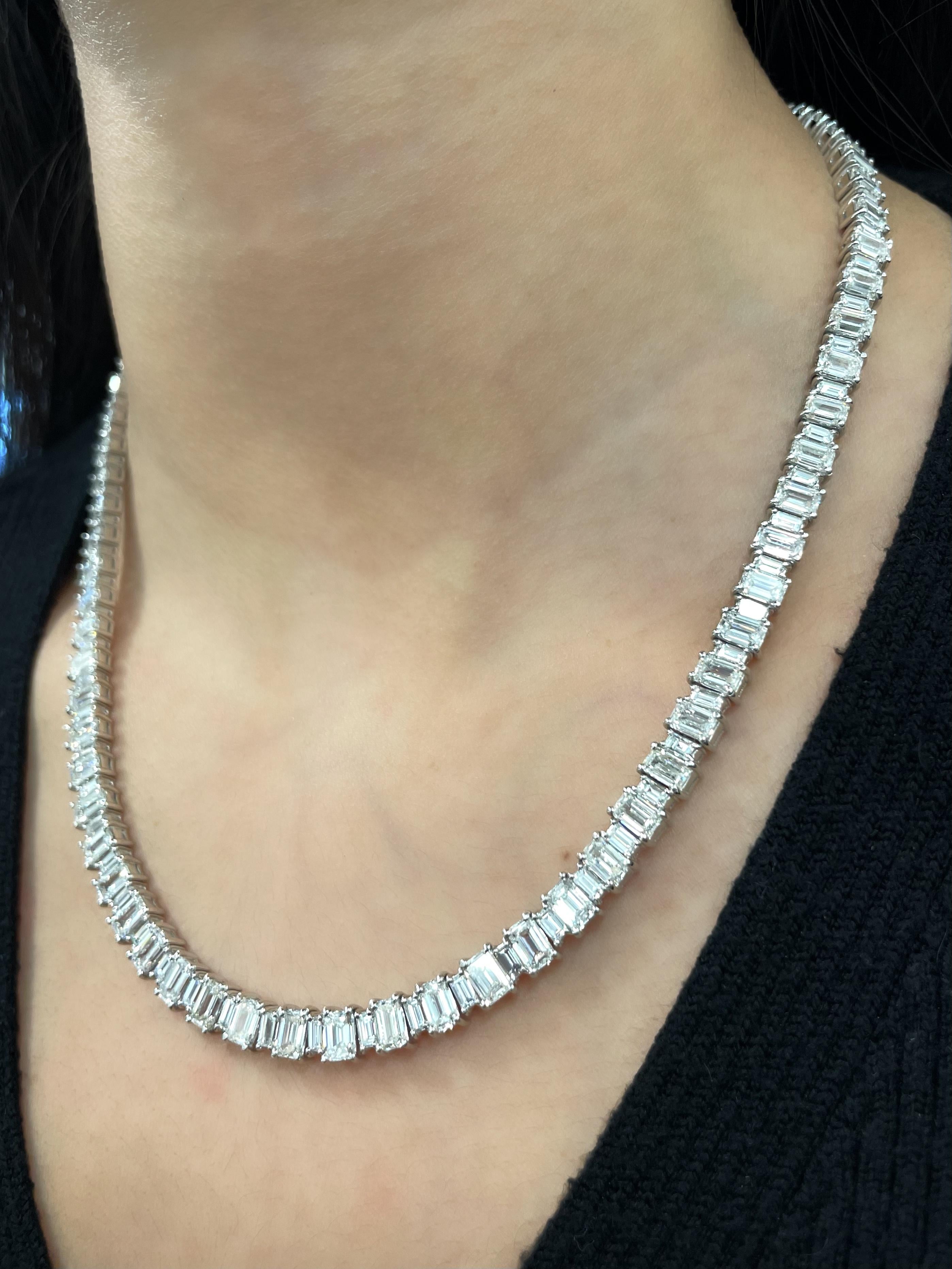 31.84 ct Emerald Cut & Baguette Diamond Necklace In New Condition For Sale In Chicago, IL