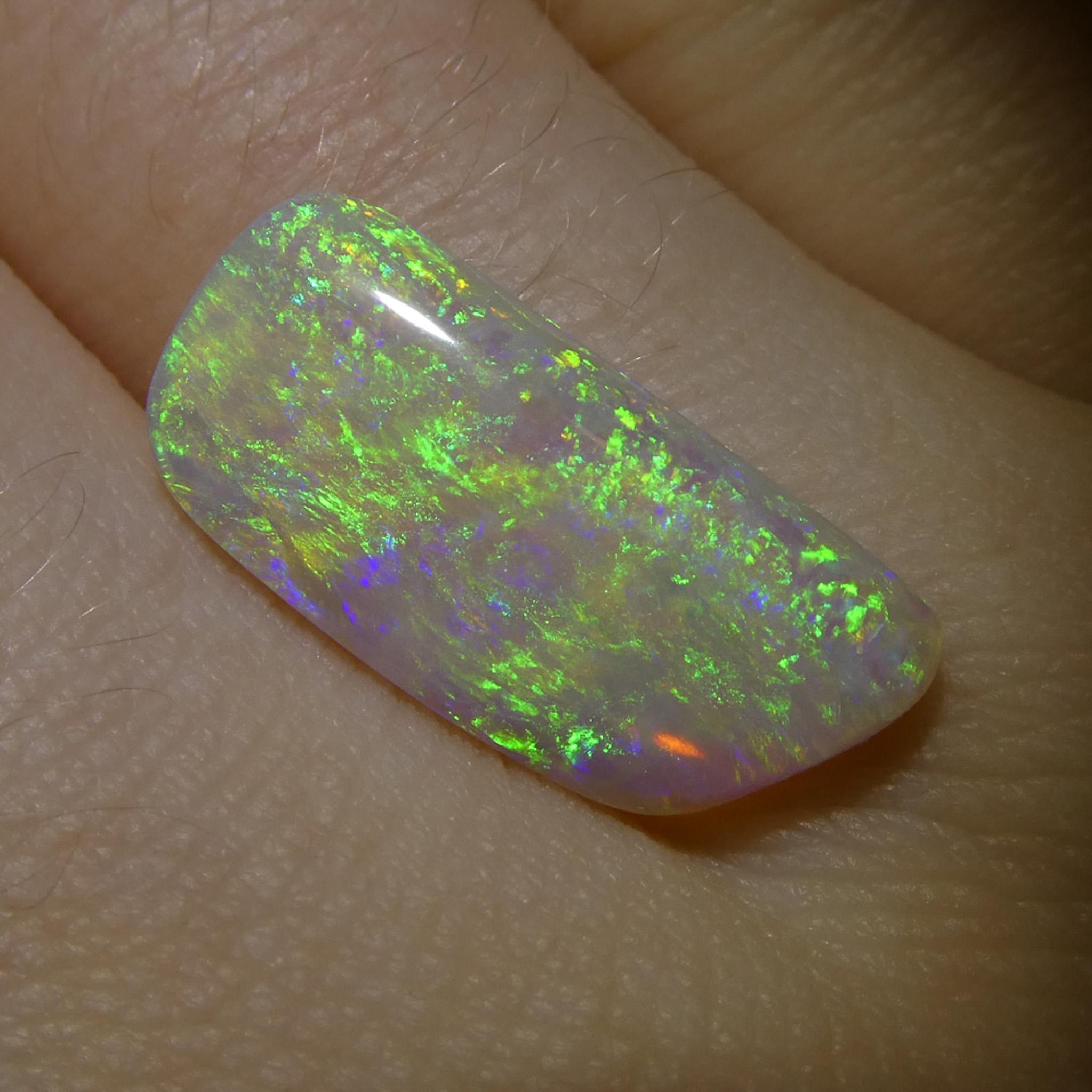 Opale bianco cabochon a forma libera di 3.18ct dall'Australia in vendita 7