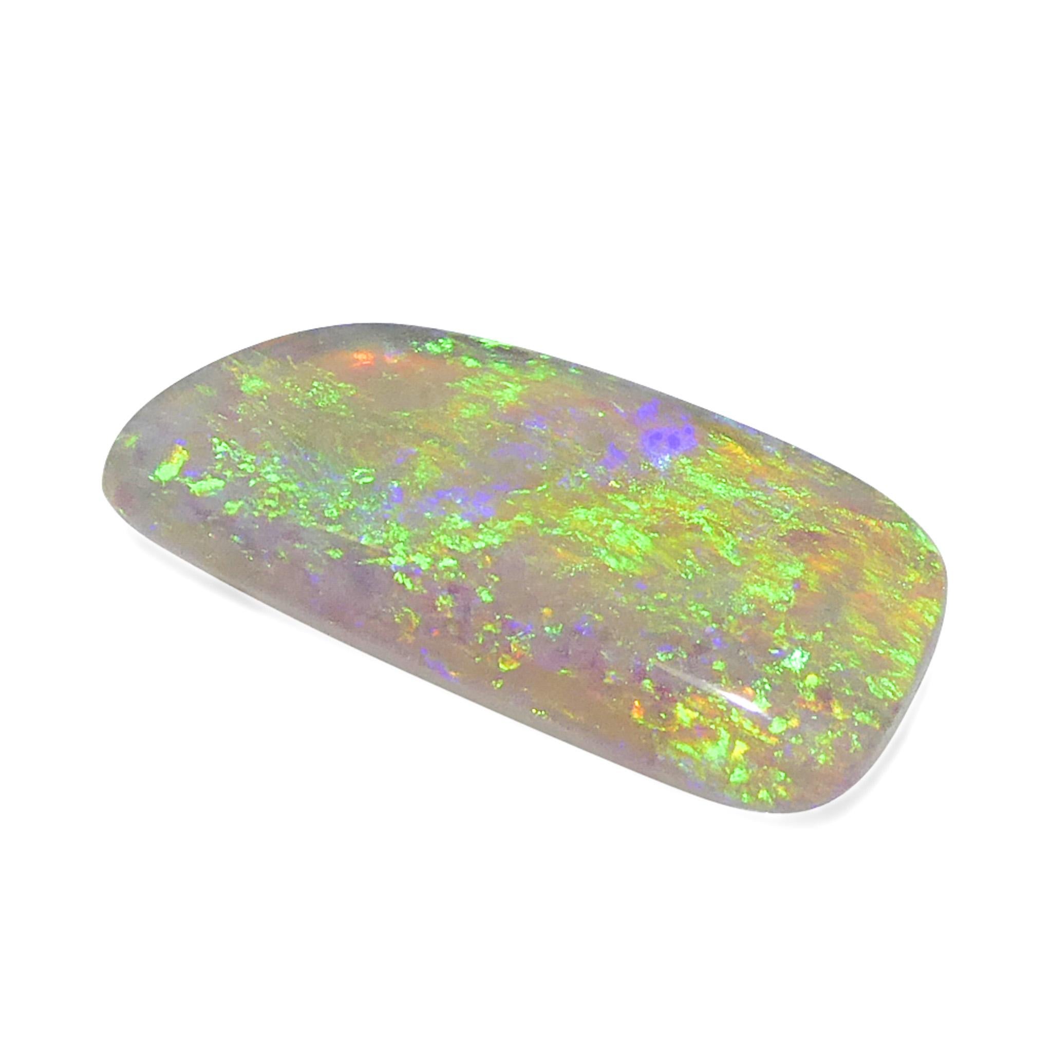 Opale bianco cabochon a forma libera di 3.18ct dall'Australia in vendita 3