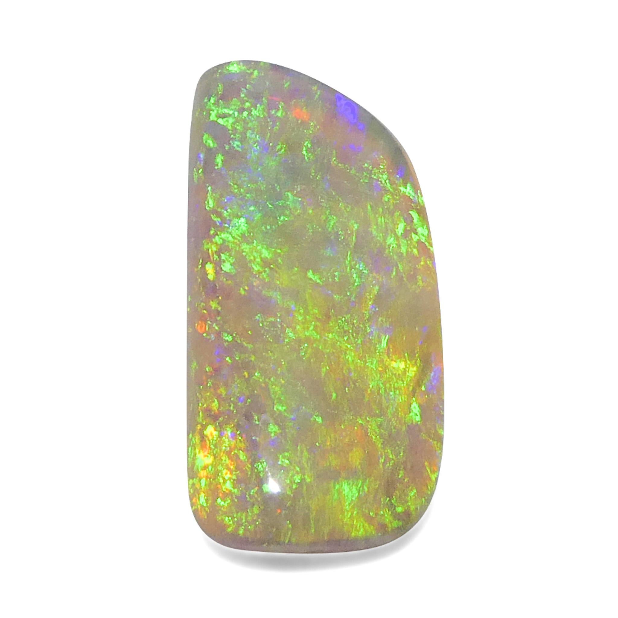 Opale bianco cabochon a forma libera di 3.18ct dall'Australia in vendita 1