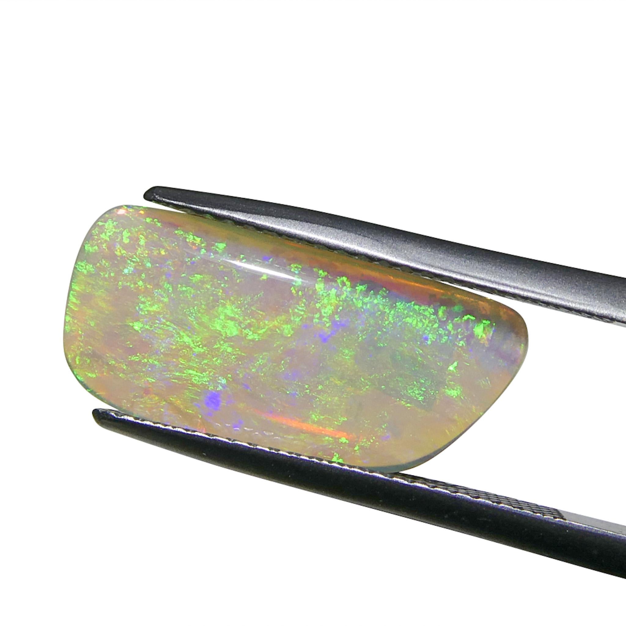 Opale bianco cabochon a forma libera di 3.18ct dall'Australia in vendita 4