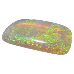 Opale blanche de forme libre cabochon de 3.18 carats d'Australie