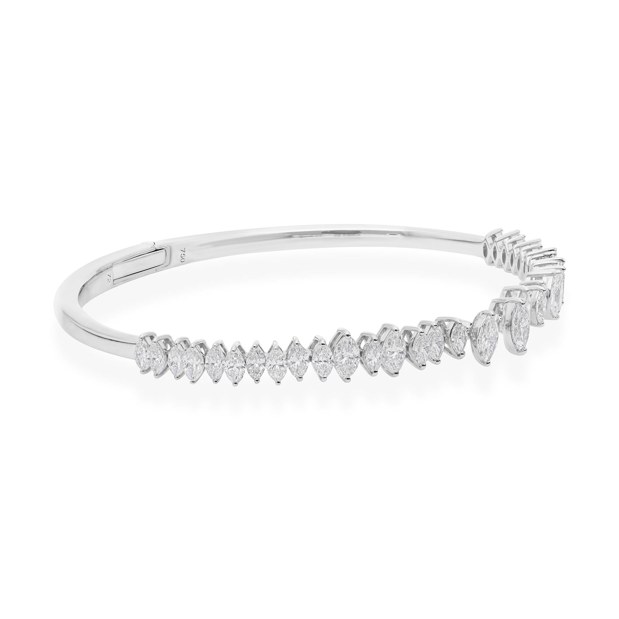Moderno Bracciale aperto impilabile con diamanti taglio marquise da 3,18 carati, oro 18 carati in vendita