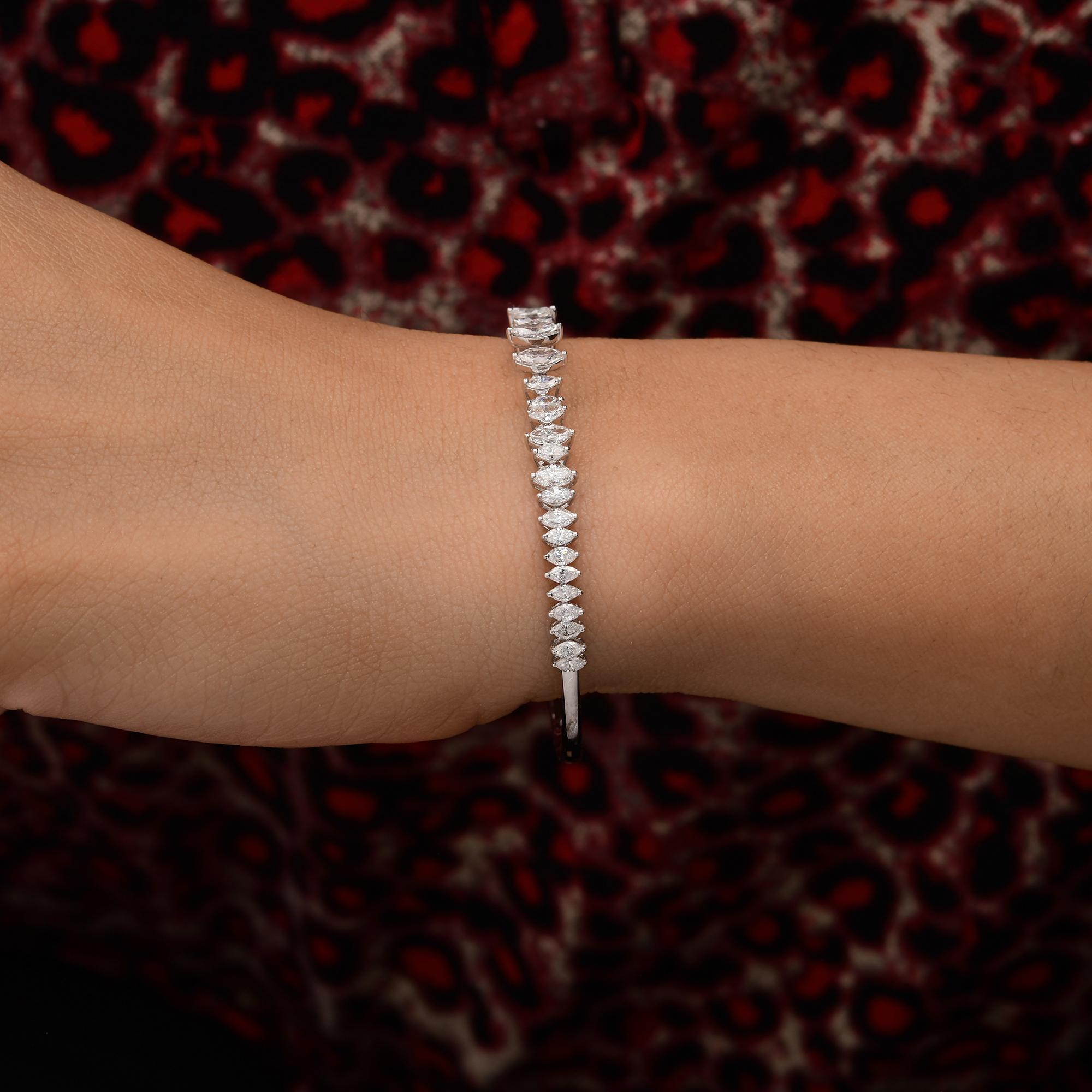 Bracciale aperto impilabile con diamanti taglio marquise da 3,18 carati, oro 18 carati in vendita 1
