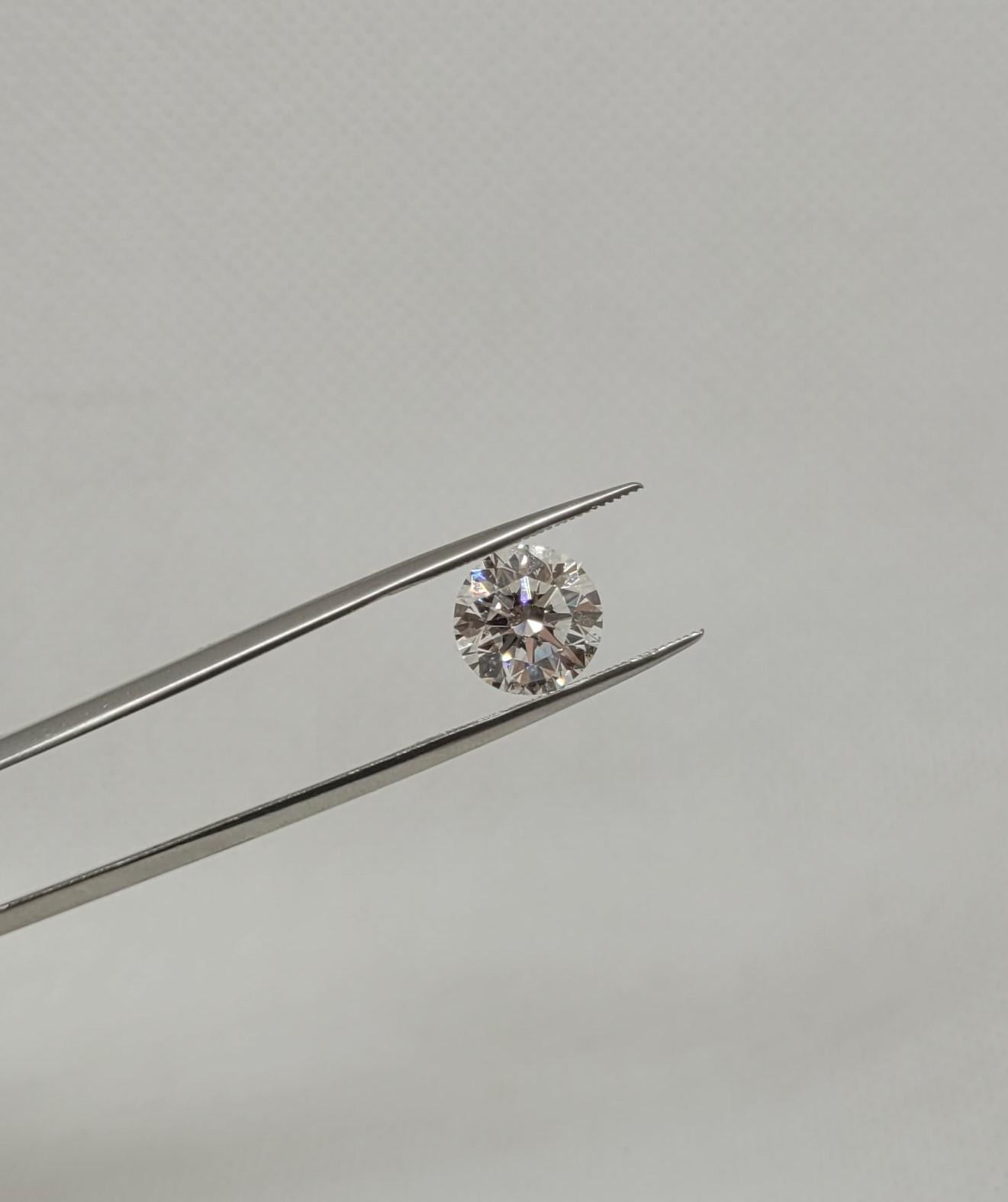 We are offering a beautiful loose ideal cut round brilliant diamond that weighs 3.18 carats. It has an H color, SI1 clarity, excellent polish, symmetry, and cut, and no fluorescence. This diamond is certified by the Gemological Institute of America,