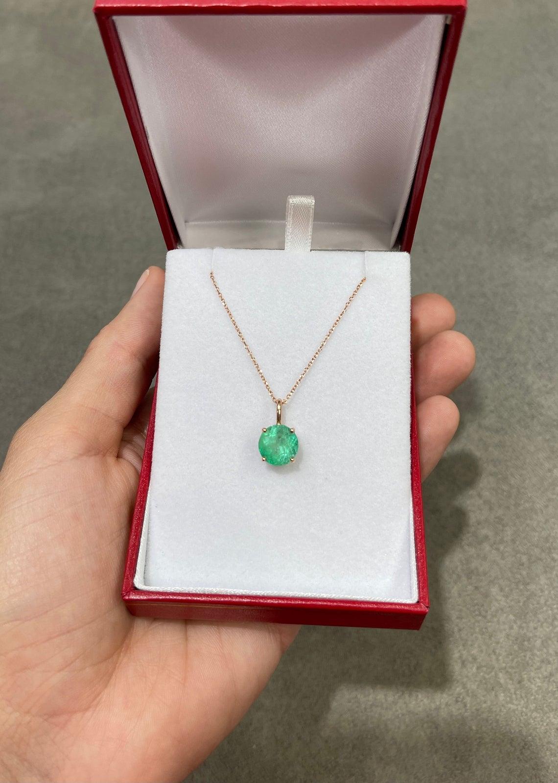 Taille ronde 3.19-Carat 14K Colombian Emerald Solitaire Round Cut Rose Gold Pendentif en vente