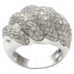 Bague dôme pavée de diamants de 3,19 carats en or blanc 18 carats avec design Godron