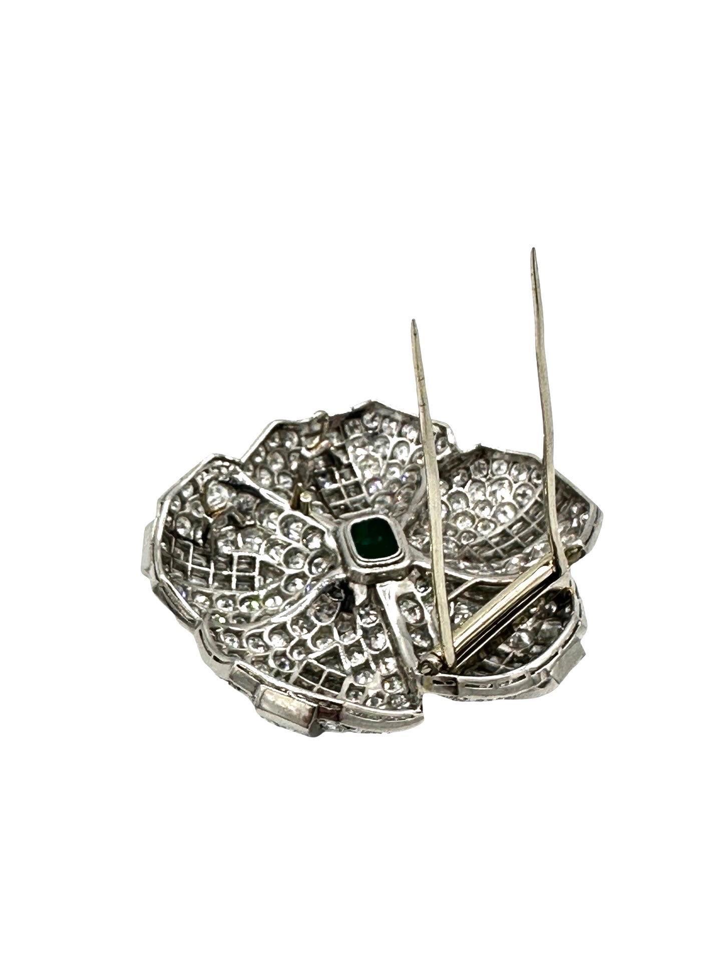 Women's or Men's 3.19 Carat Emerald & 15.45 Carats in Diamond Platinum Brooch For Sale