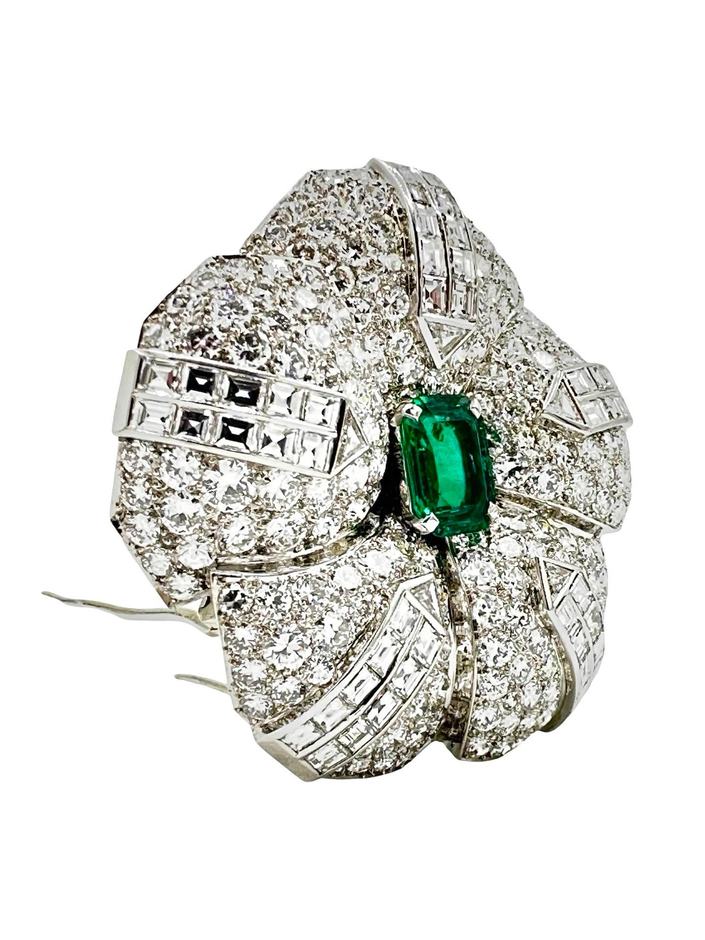 3.19 Carat Emerald & 15.45 Carats in Diamond Platinum Brooch For Sale 1