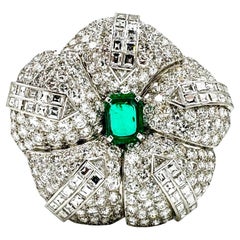 3,19 Karat Smaragd & 15,45 Karat Diamant Platin Brosche