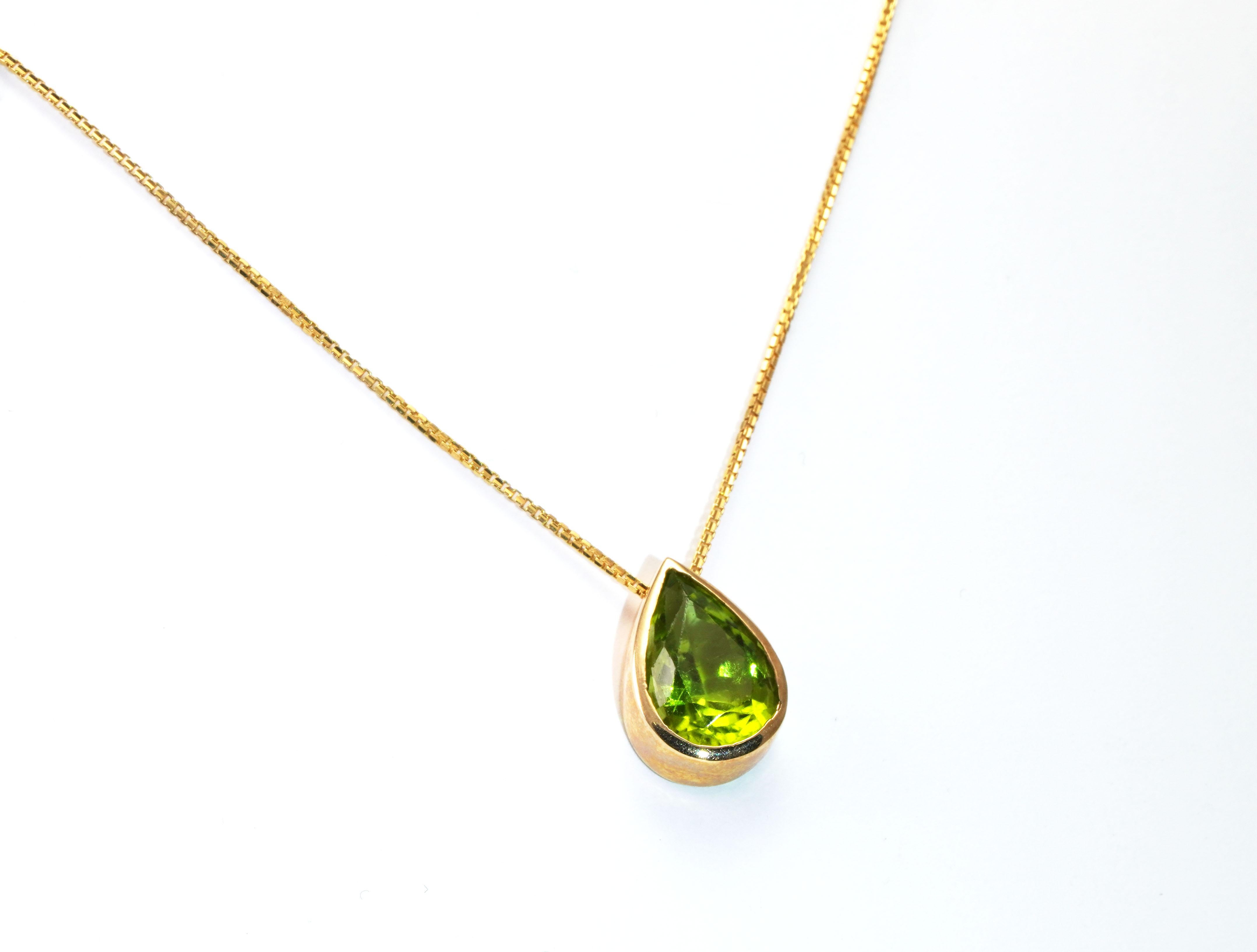 3.19 Carat Handmade Peridot Necklace In New Condition For Sale In София, BG