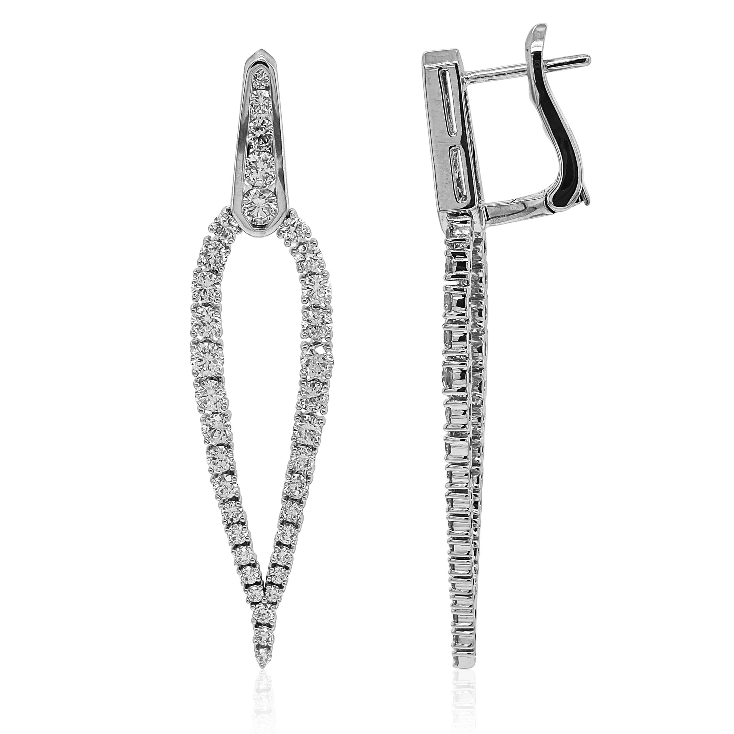 Orecchini in oro bianco con diamanti bianchi da 3,19 carati In condizioni Nuovo in vendita a New York, NY