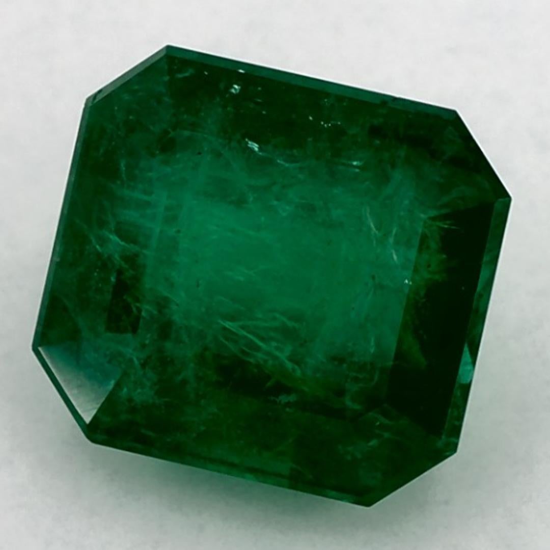 Con un vibrante tono verde, la piedra de nacimiento de mayo es un símbolo del renovado crecimiento primaveral. 

Explora la vibrante colección de esmeraldas, rubíes y zafiros de nuestra tienda, disponibles como gemas sueltas y combinadas con nuestra