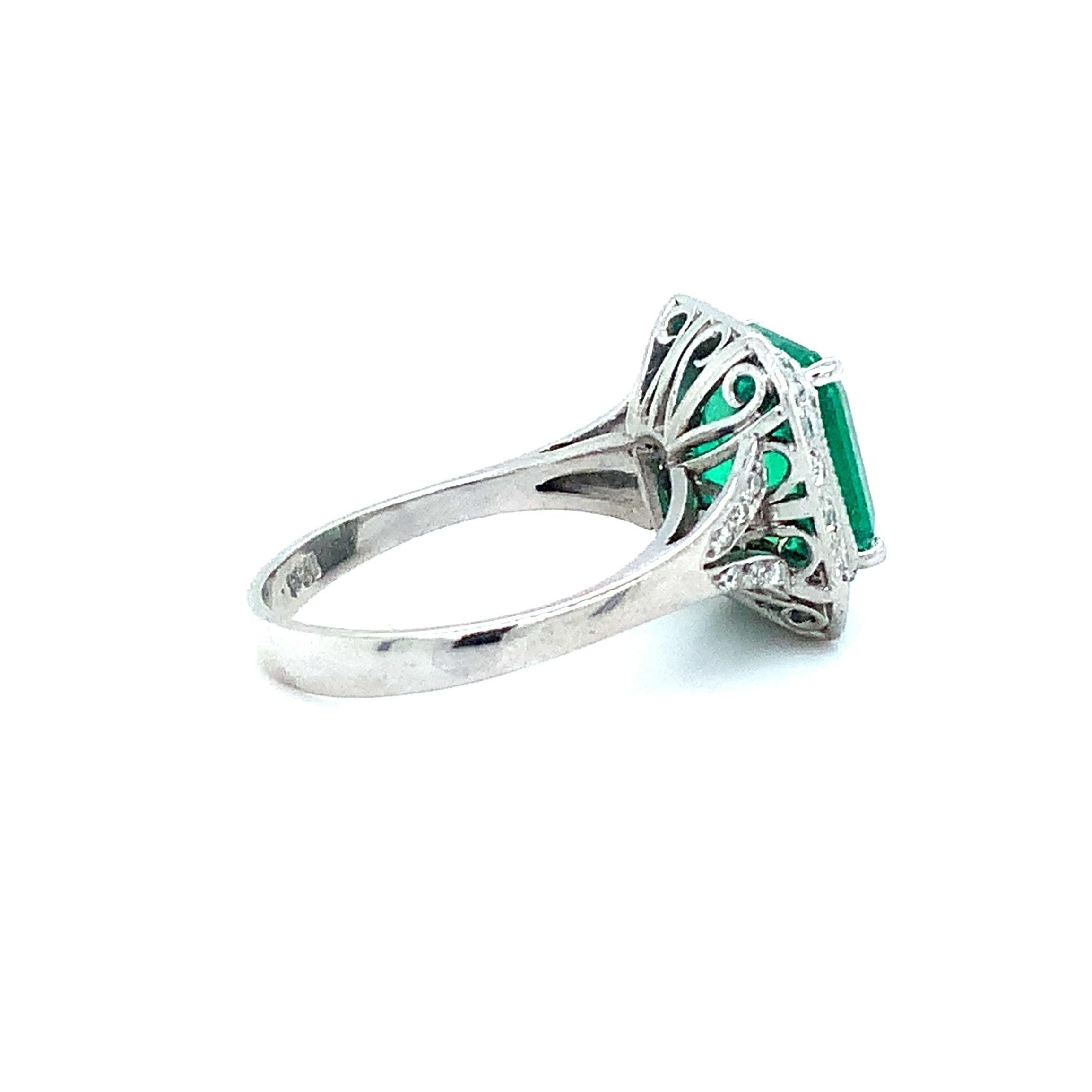 3.19 Carat Vintage Emerald and Diamond Ring Set in 18 Karat White Gold For Sale 6