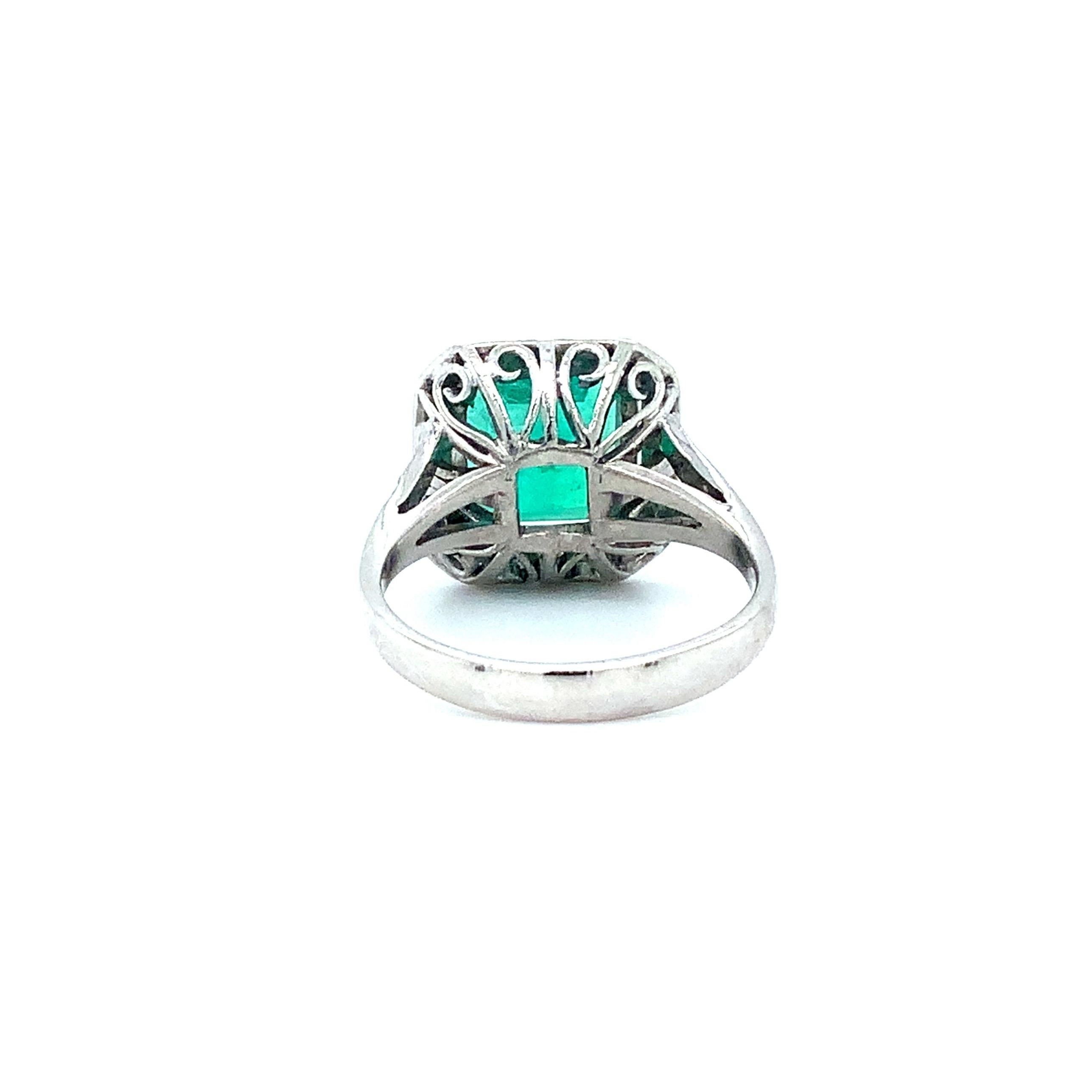 3.19 Carat Vintage Emerald and Diamond Ring Set in 18 Karat White Gold For Sale 7