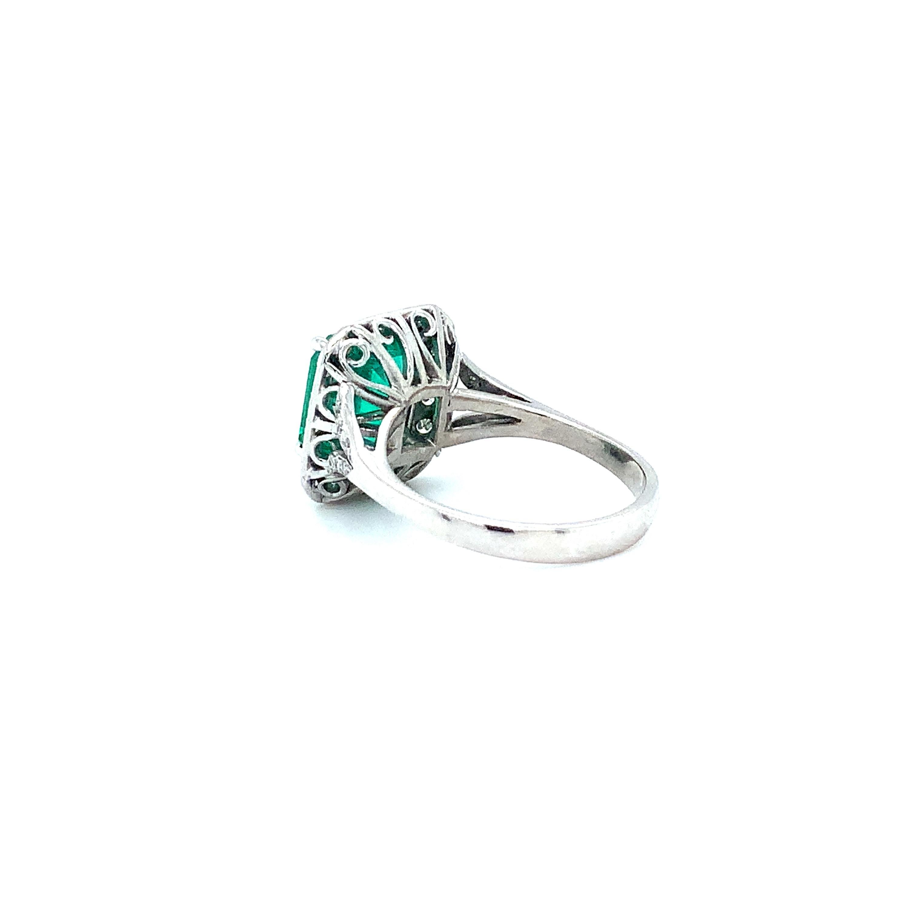 3.19 Carat Vintage Emerald and Diamond Ring Set in 18 Karat White Gold For Sale 8