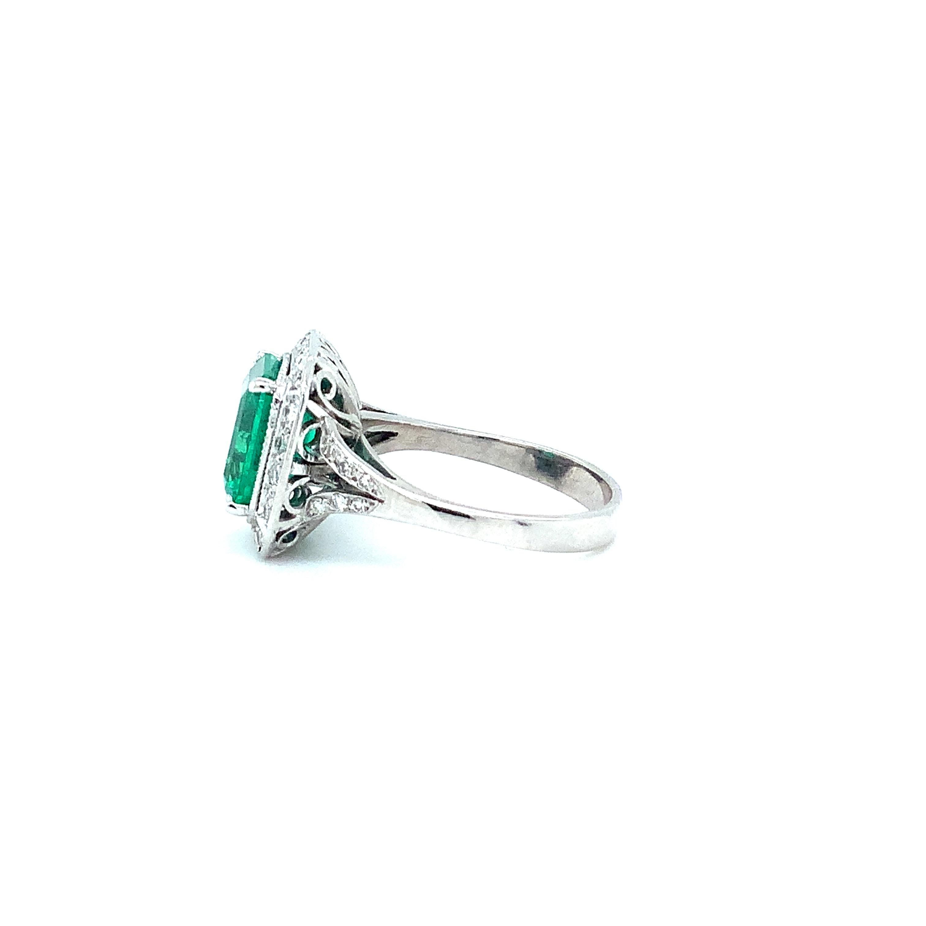 3.19 Carat Vintage Emerald and Diamond Ring Set in 18 Karat White Gold In Good Condition For Sale In Los Gatos, CA