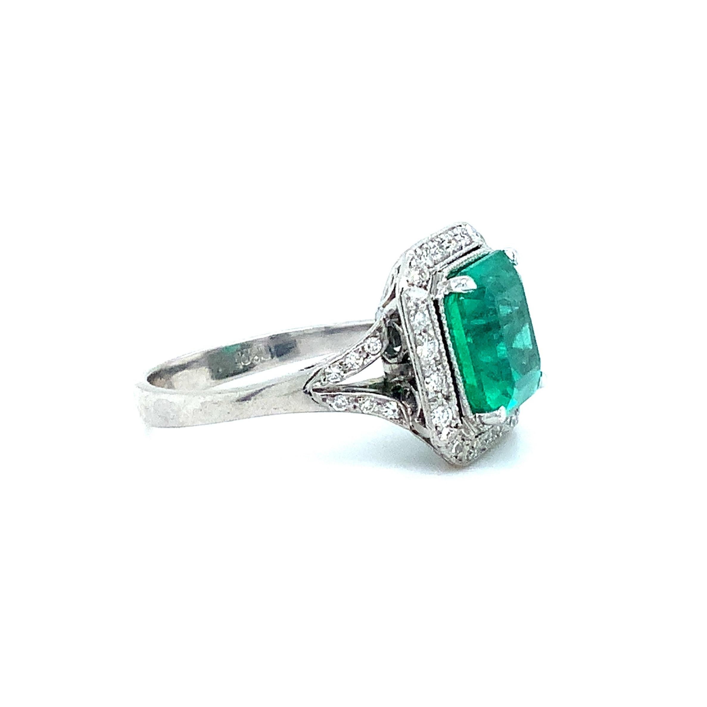 3.19 Carat Vintage Emerald and Diamond Ring Set in 18 Karat White Gold For Sale 5