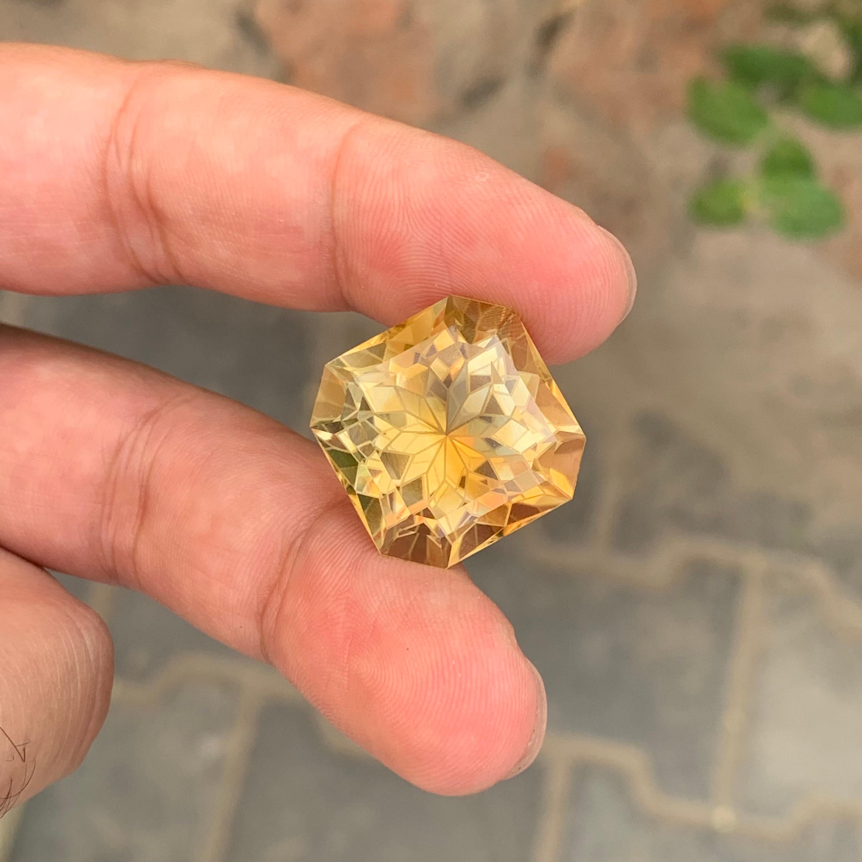 Ottagono 31,95 Carati Gemma naturale sciolta di Citrino a forma di ottagono in vendita