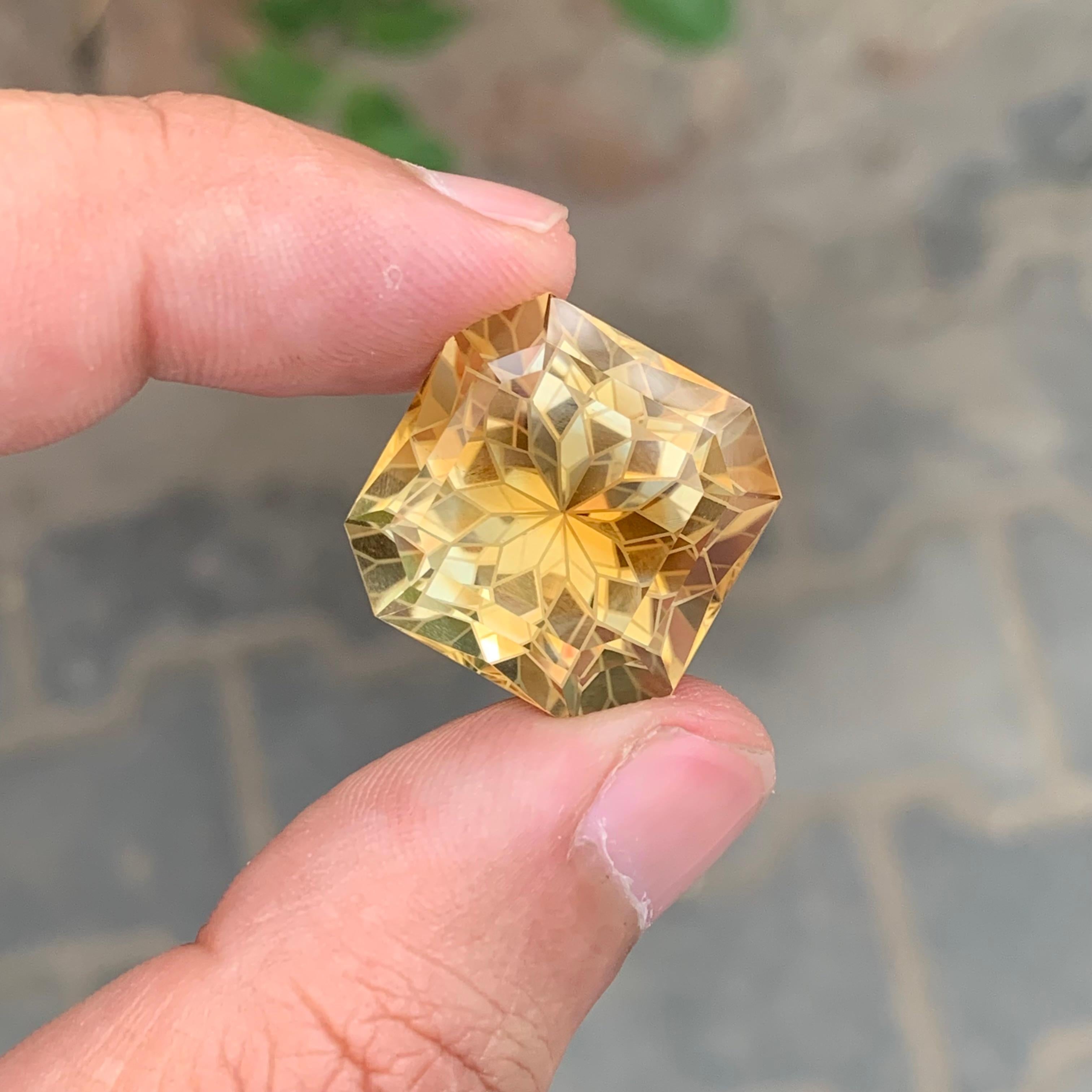 31,95 Carati Gemma naturale sciolta di Citrino a forma di ottagono In condizioni Nuovo in vendita a Peshawar, PK