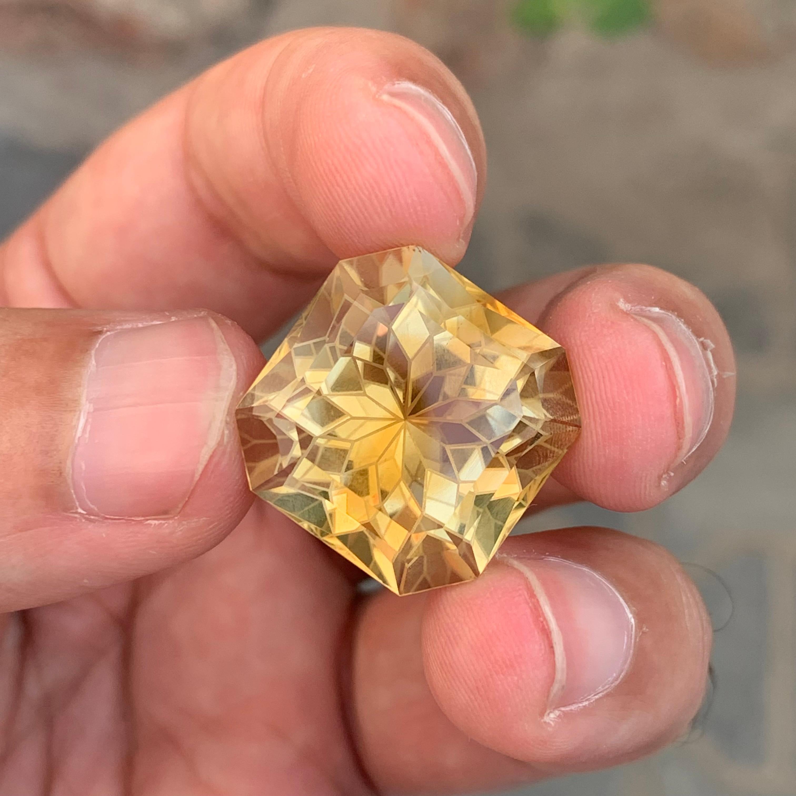 31,95 Carati Gemma naturale sciolta di Citrino a forma di ottagono in vendita 1