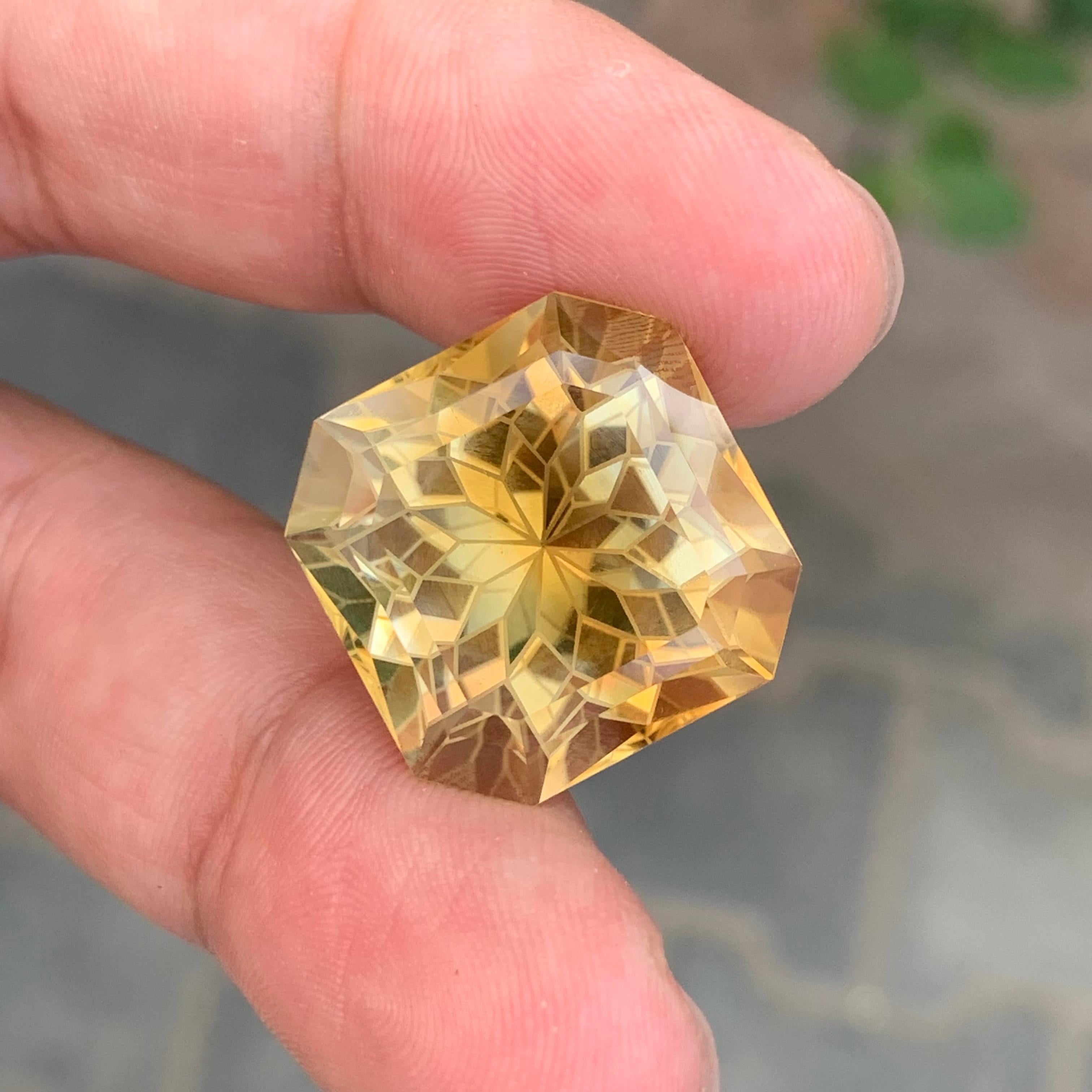 31,95 Carati Gemma naturale sciolta di Citrino a forma di ottagono in vendita 3