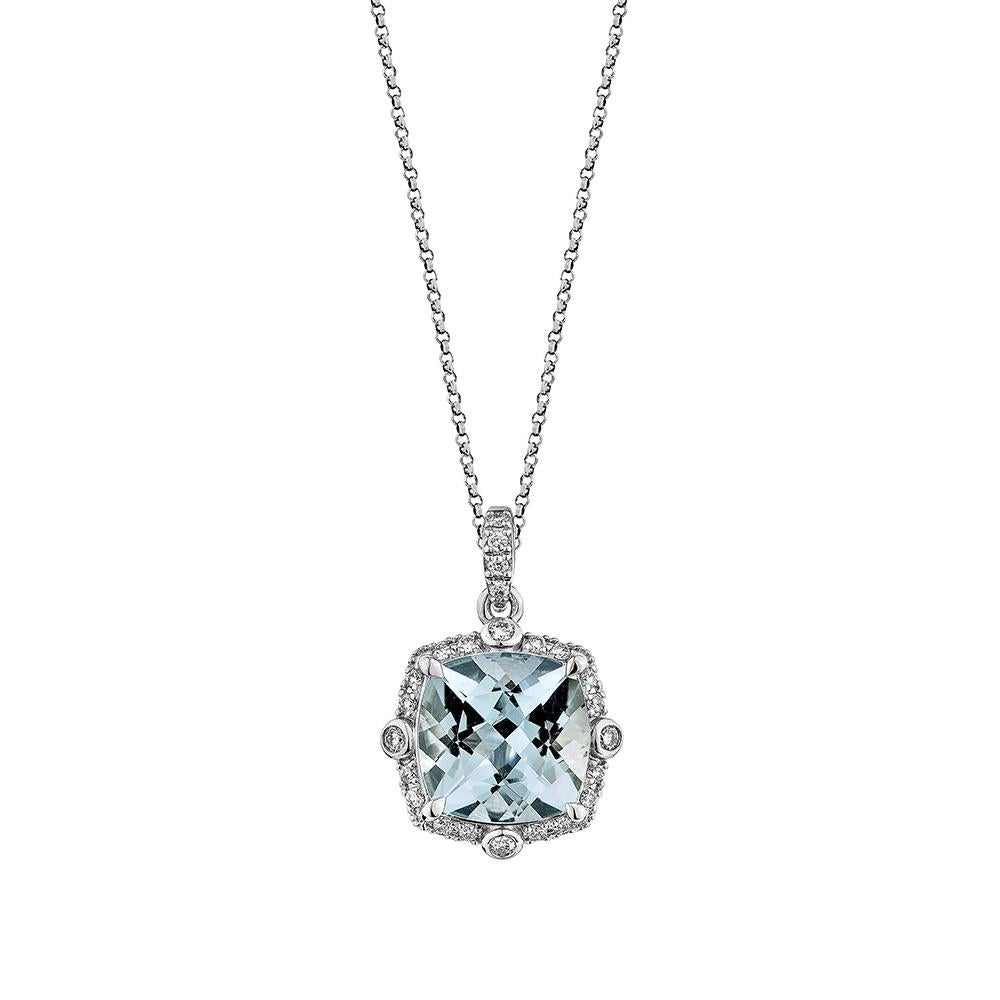 Questa collezione presenta una serie di acquemarine con una tonalità blu ghiaccio che non ha nulla da invidiare alle altre! Accentuato con diamanti, questo pendente è realizzato in oro bianco e presenta un look classico ed elegante.

Ciondolo con