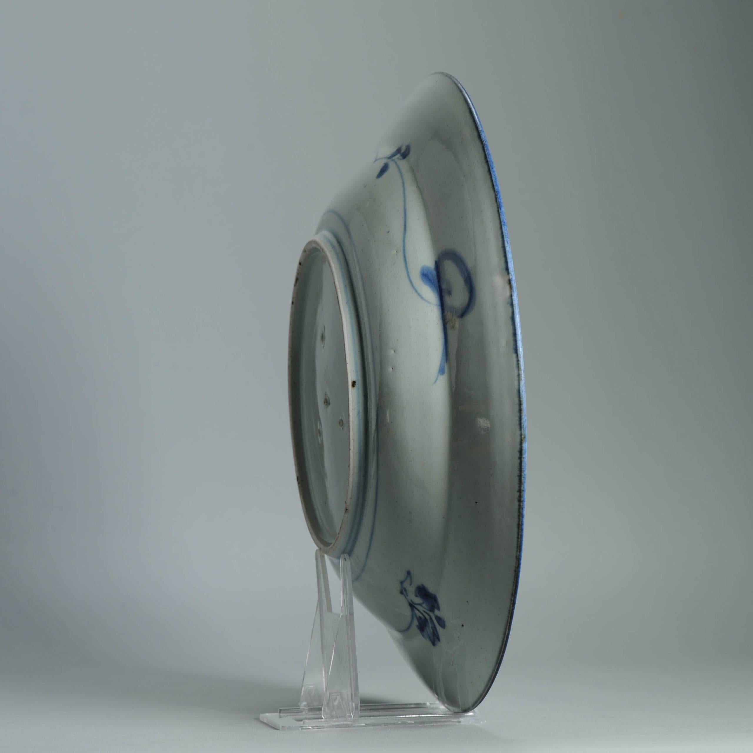 31CM Antike Kraak Edo-Periode 1680-1690 Japanische Porzellan Charger Arita im Zustand „Hervorragend“ im Angebot in Amsterdam, Noord Holland