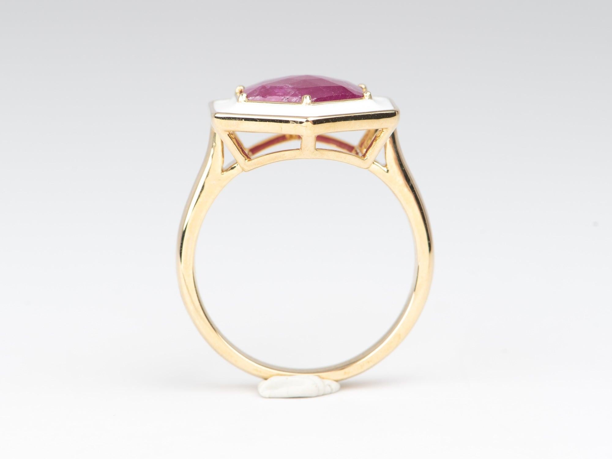 Anello di fidanzamento in oro 9K con rubino taglio rosa esagonale e smalto bianco a raggiera 3,1ct R6679 In condizioni Nuovo in vendita a Osprey, FL