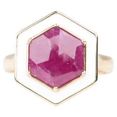 Bague de fiançailles R6679 en or 9 carats avec rubis taille rose hexagonale de 3,1 carats et halo d'émail blanc