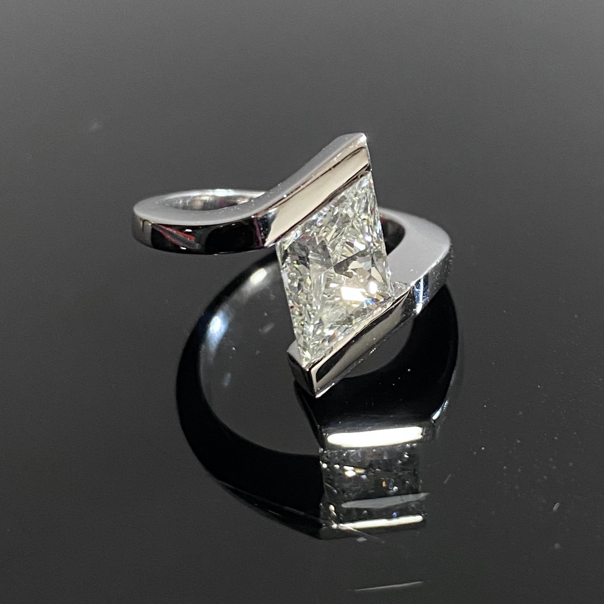 3.1ct Rhombus Lozenge Brilliant Cut Diamond Solitaire Engagement Ring White Gold For Sale 4