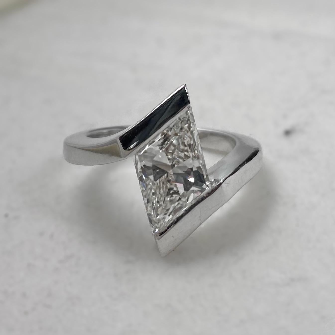 Contemporary 3.10ct Rhombus Modified Brilliant Cut Diamond Solitaire Engagement Ring in 19.2 Karat White Gold, Bespoke, circa 2010s. This handmade one-of-a-kind jewel features a beautiful diamond with a shape which is very rare to come across with –