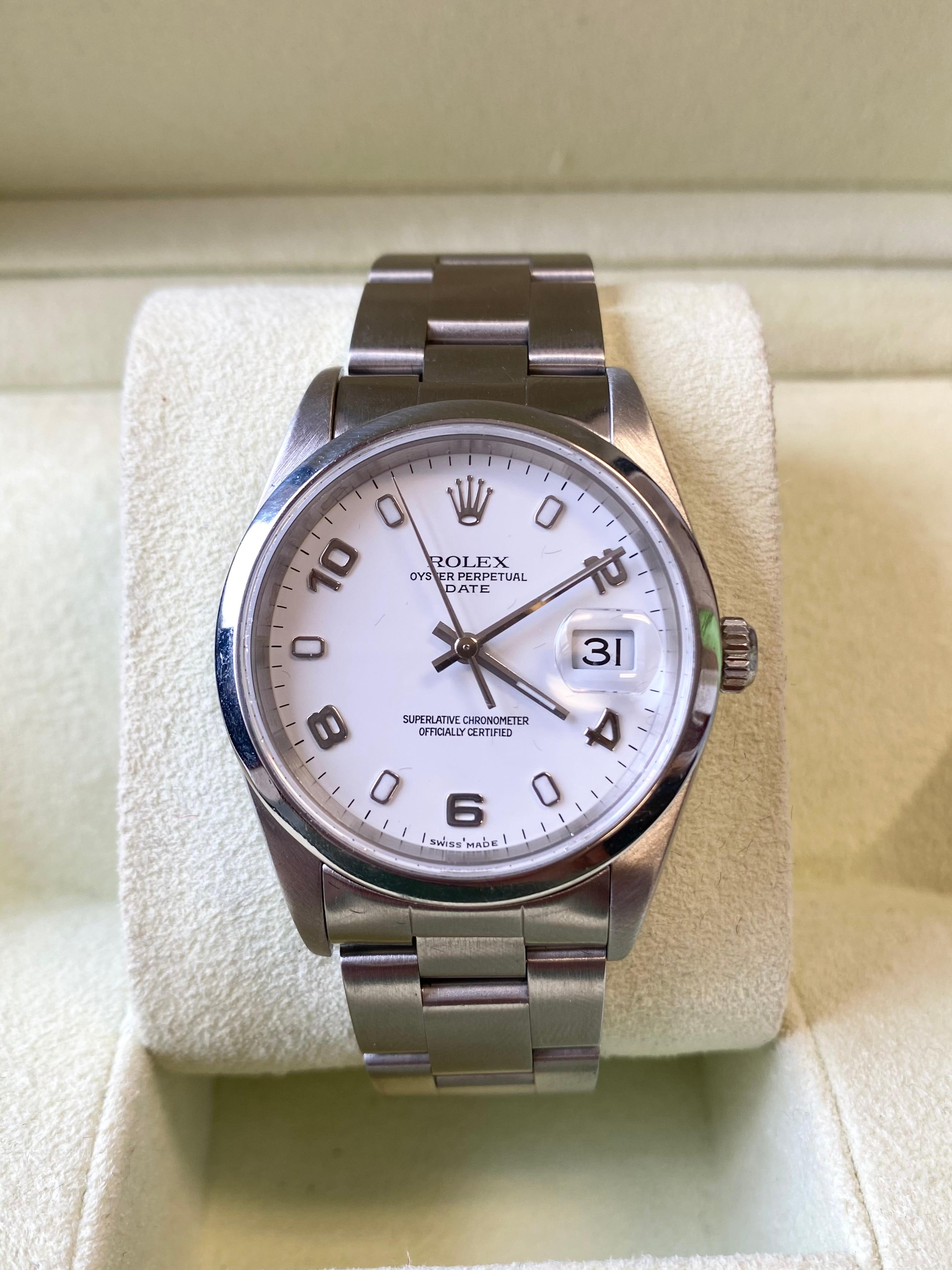 Rolex Oyster Perpetual wristwatch with smooth bezel and even-numbered hour markers. An extravagant, yet sleek watch that echoes a statement of refined taste and class. This remarkably versatile watch fits any occasion from casual to dressy. 

✔ Case