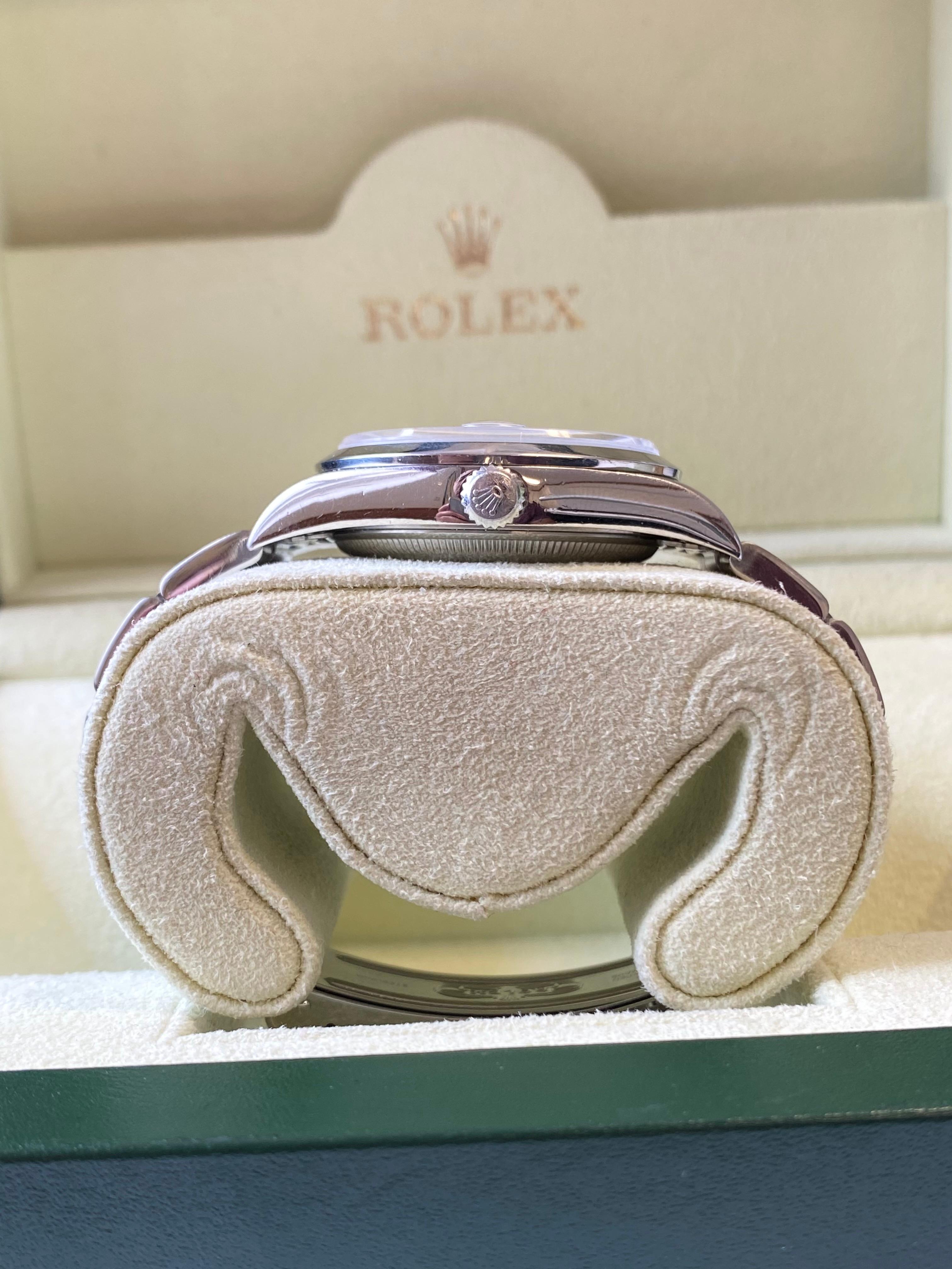 Rolex Perpetual Date with White Dial and Oyster Band In Excellent Condition For Sale In Miami, FL
