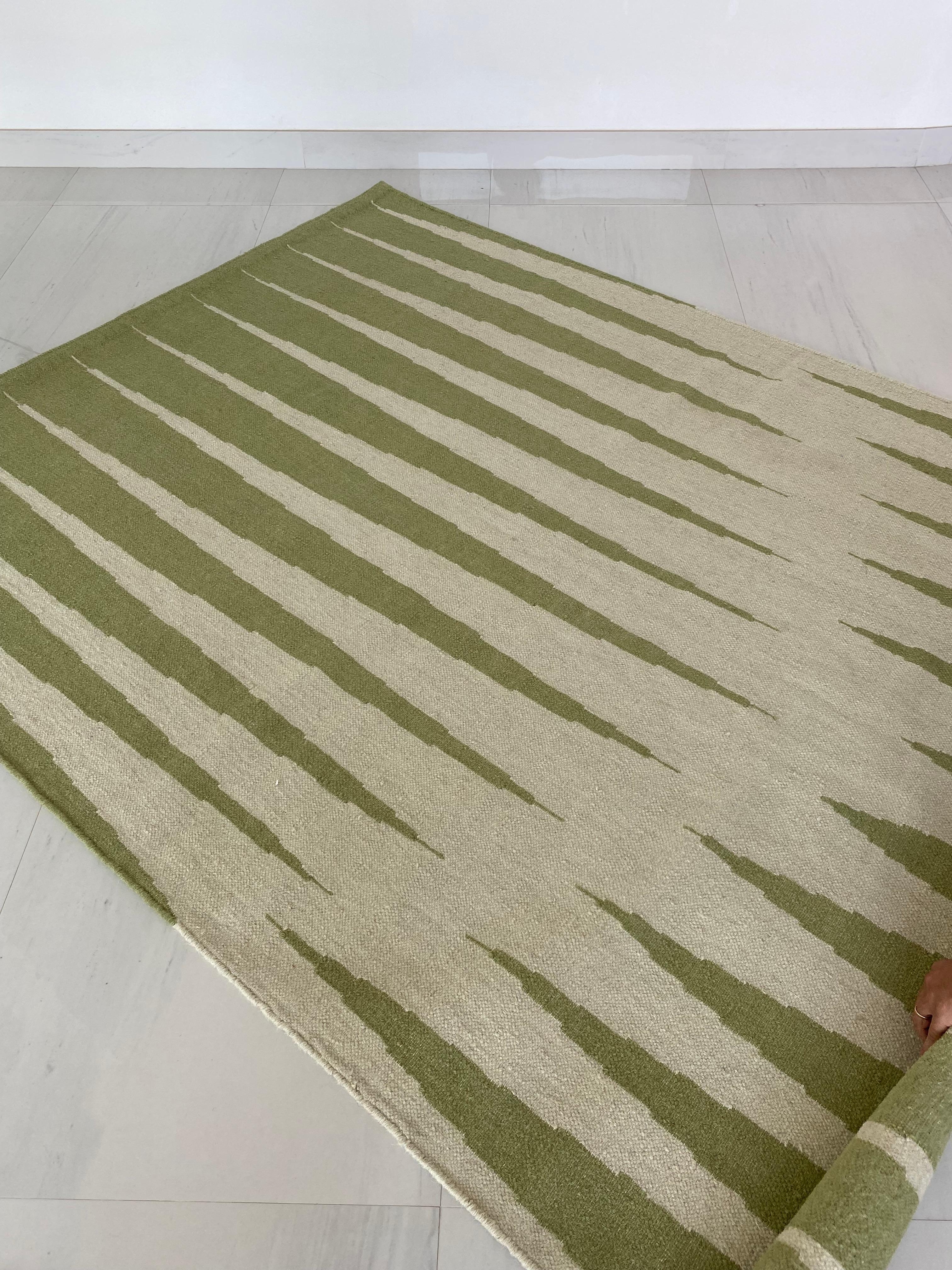 Indian Rug  Wool Dhurrie Pale Olive Modern Geometric Green Beige  handmade carpet For Sale