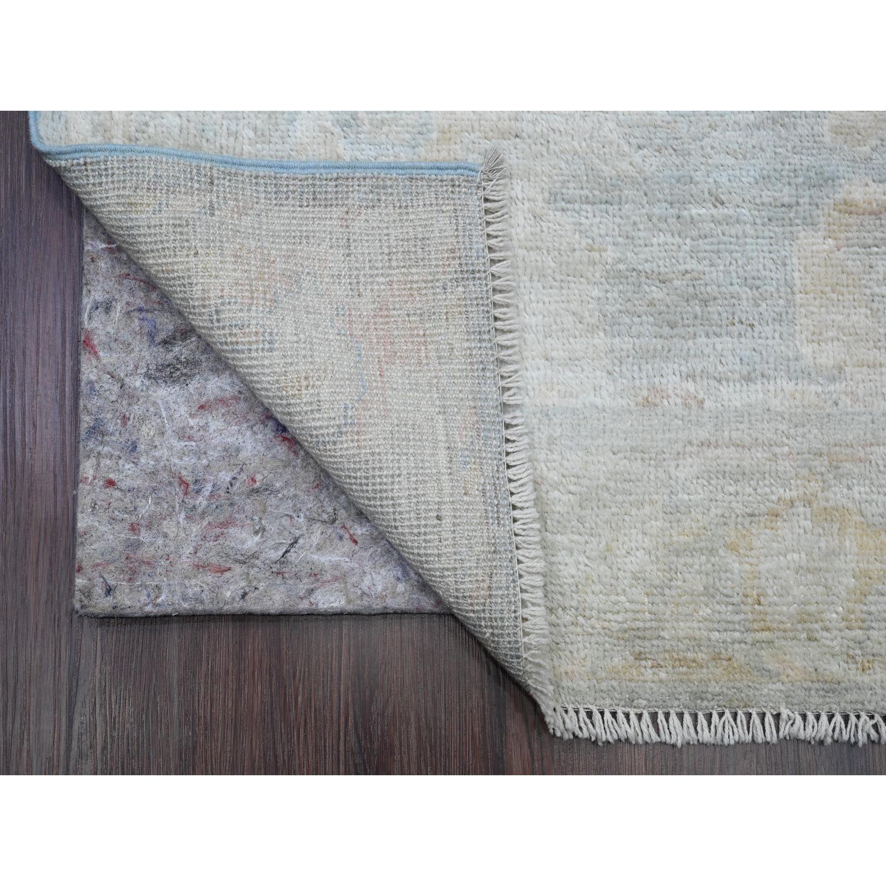 Misty Gray, Afghan Angora Oushak with Large Leaf Design, Vegetable Dyes, Hand Knotted, 100% Wool, XL Runner, Oriental Rug
Matières premières : Laine
Latex : Pas de poils 
hauteur : 0,25 pouces
Style : Transitionnel
Couleur primaire : Gris
Couleurs