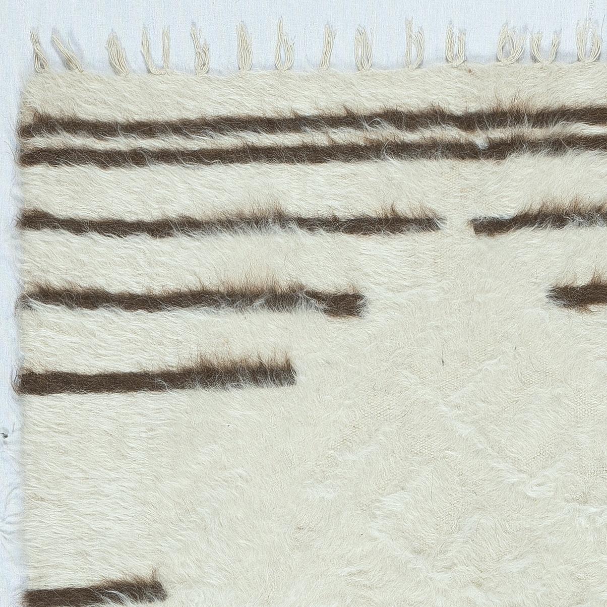 Hand-Woven 31x49 in Flat-weave Wool Kilim Rug, Kurdish Blanket, Wall Hanging, Siirt Throw For Sale
