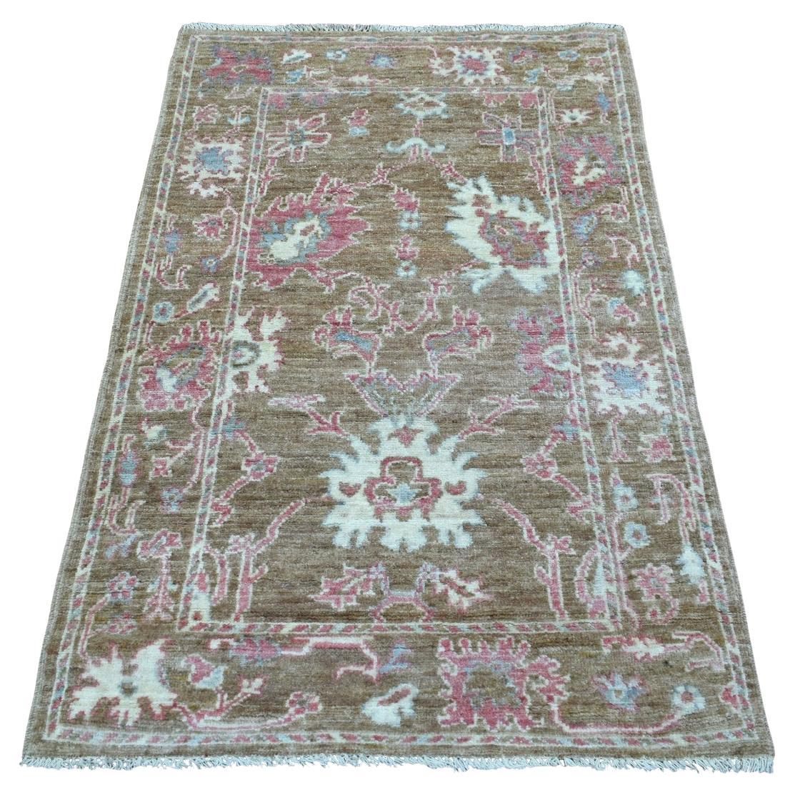 3
1 "x5
Brauner handgeknüpfter afghanischer Angora Oushak Orientteppich aus Biowolle