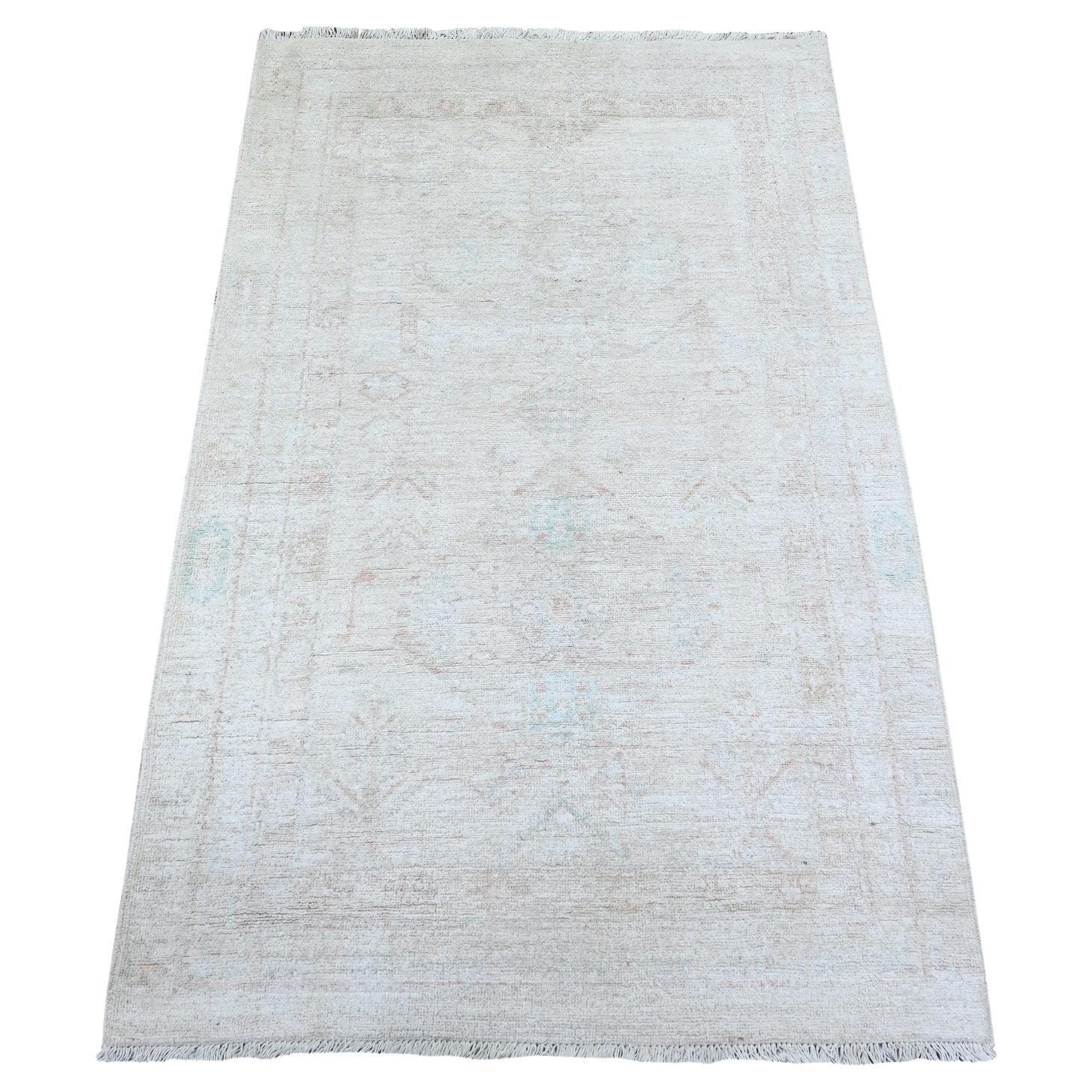 3
1 "x5
Blanco Perla, Anudada a Mano, 100% Lana, Alfombra Peshawar Blanca Lavada